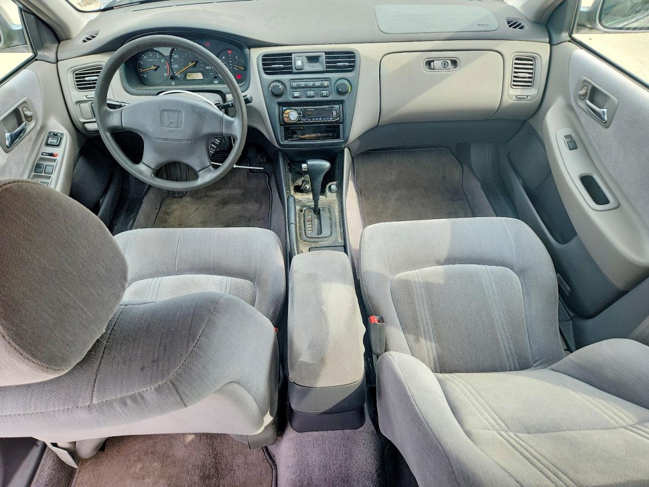 2000 Honda Accord Lx Silver vin: 1HGCG1649YA015631
