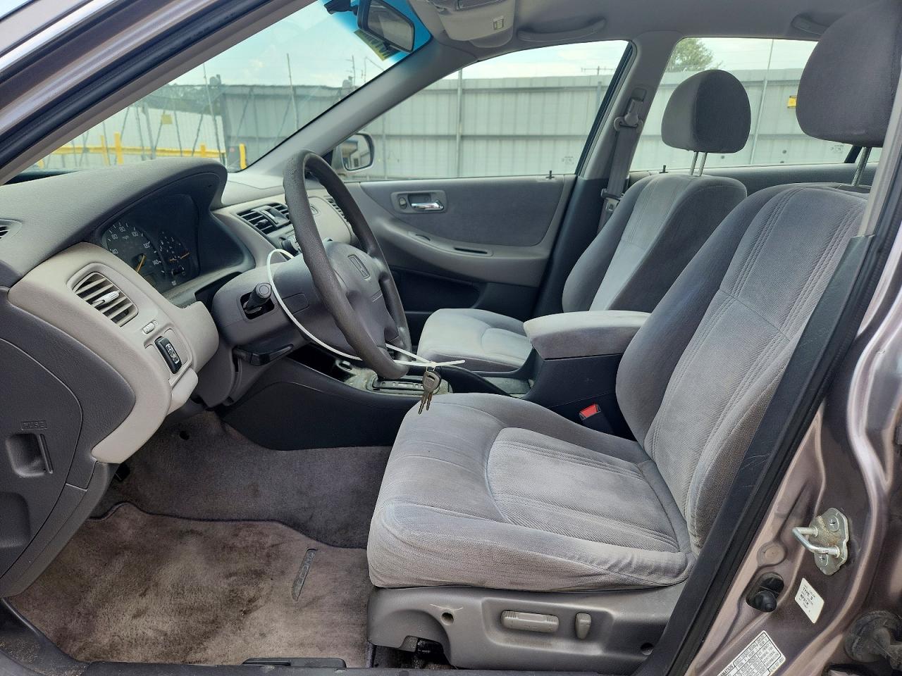 2000 Honda Accord Lx Silver vin: 1HGCG1649YA015631