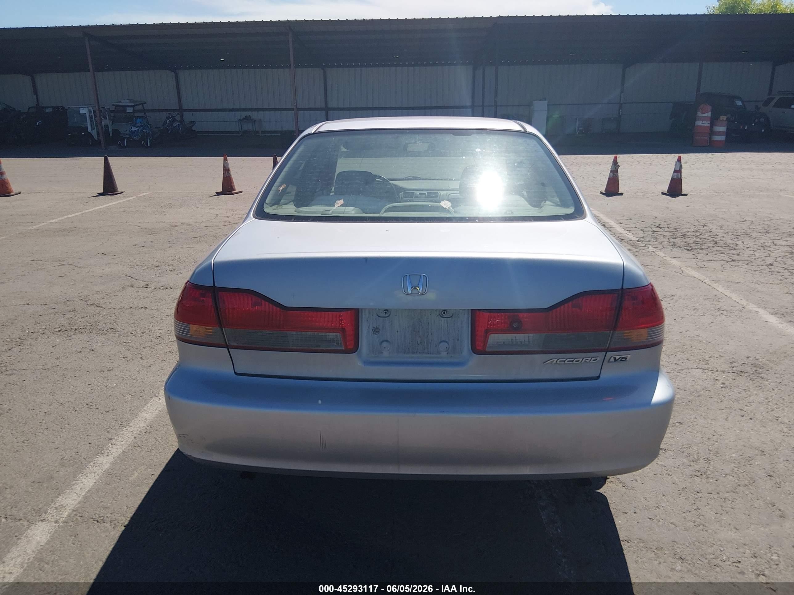 2002 Honda Accord 3.0 Lx Silver vin: 1HGCG164X2A011689