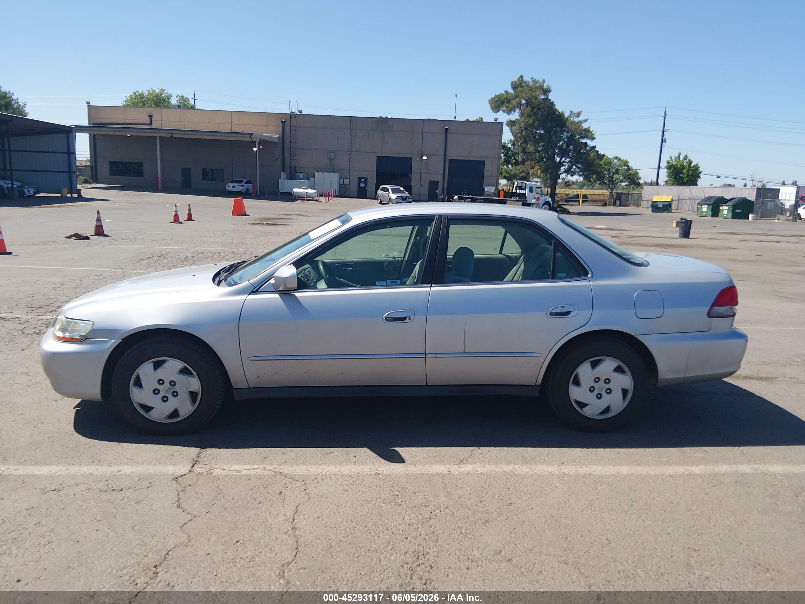 2002 Honda Accord 3.0 Lx Silver vin: 1HGCG164X2A011689