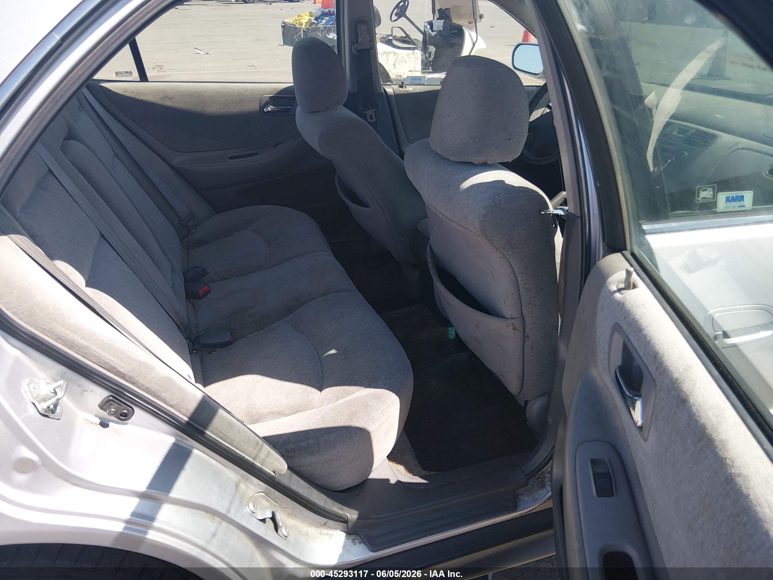 2002 Honda Accord 3.0 Lx Silver vin: 1HGCG164X2A011689