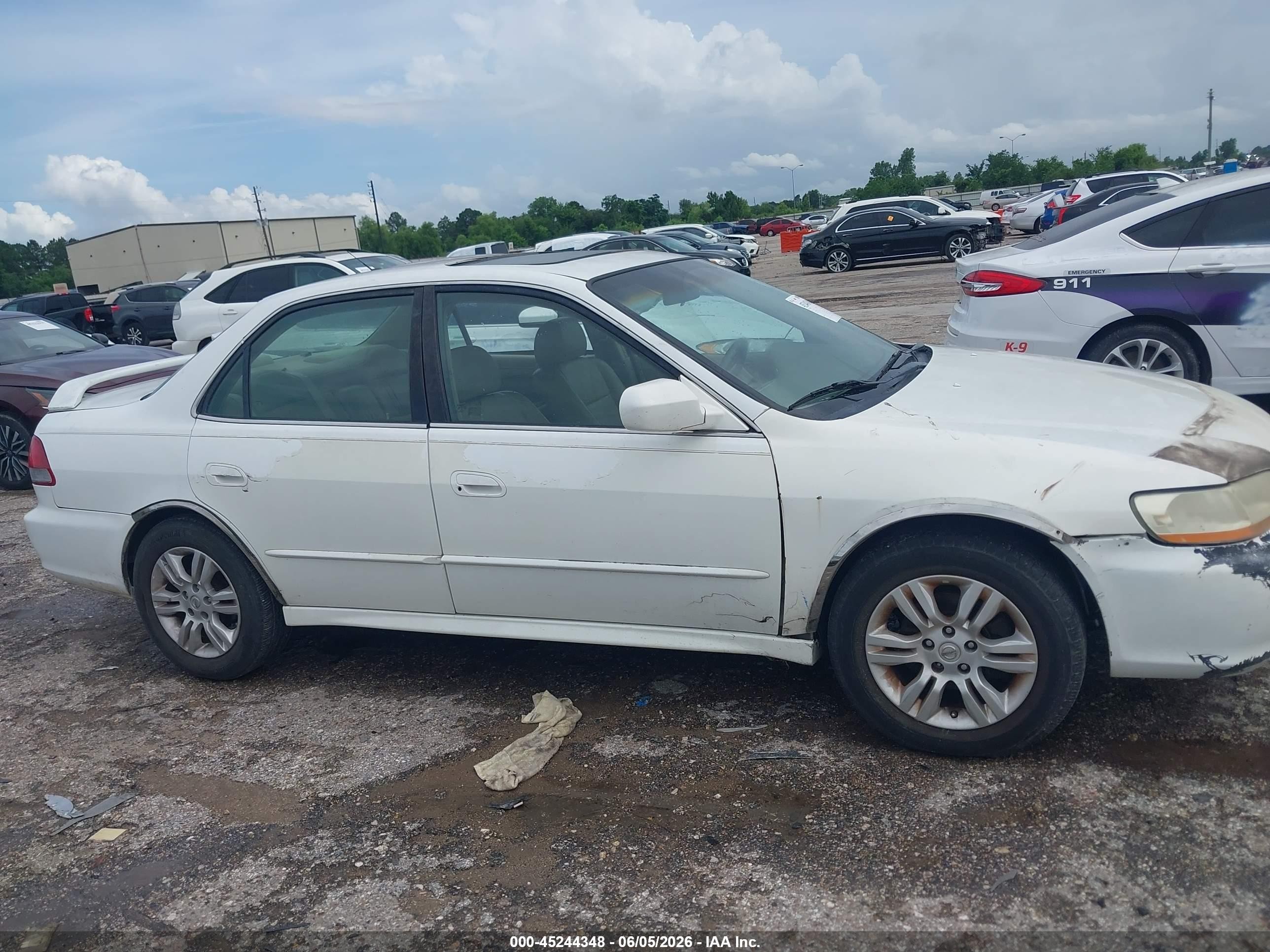 2002 Honda Accord 3.0 Ex White vin: 1HGCG16502A043043