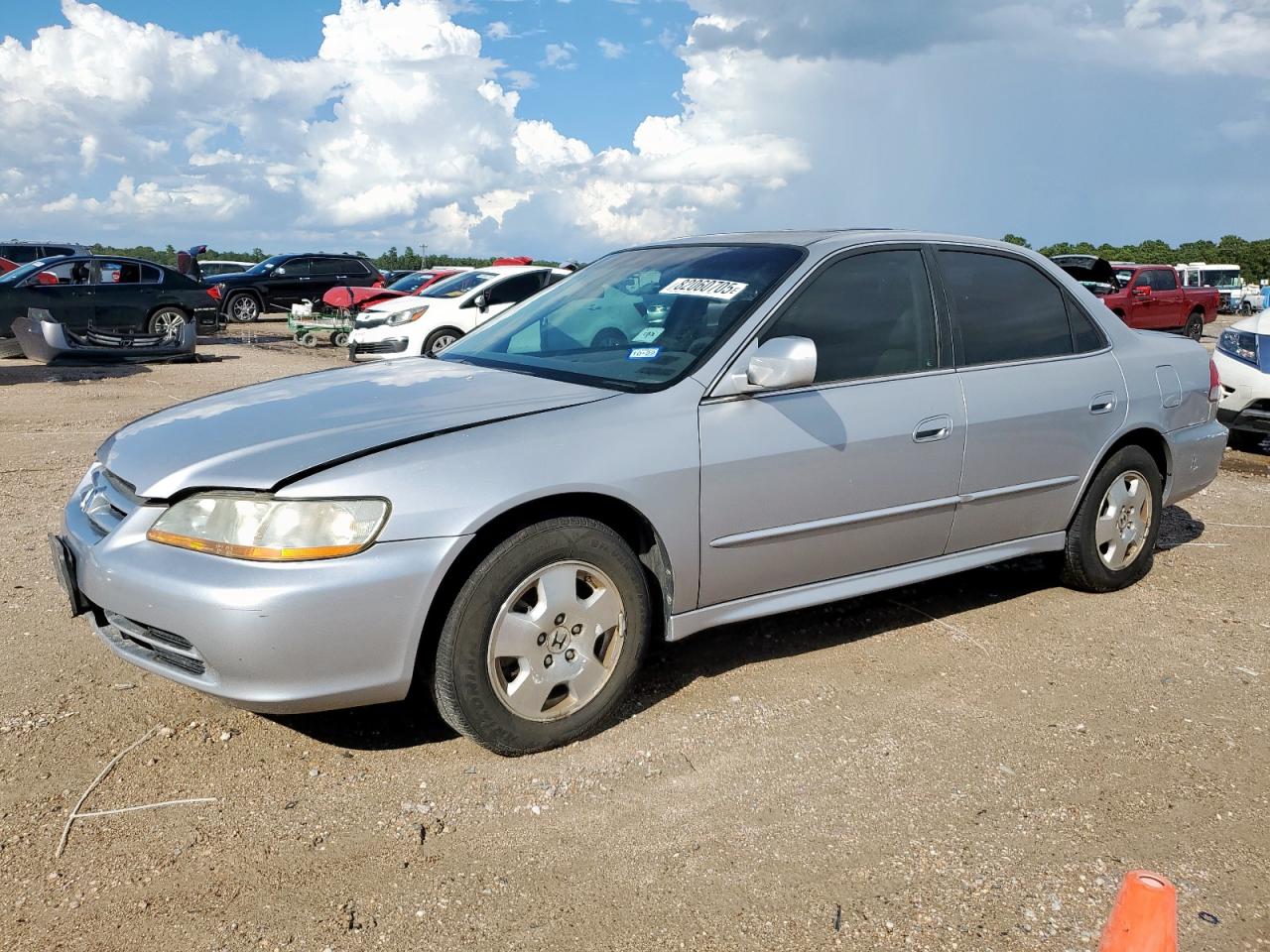 2001 Honda Accord Silver vin: 1HGCG16511A038786
