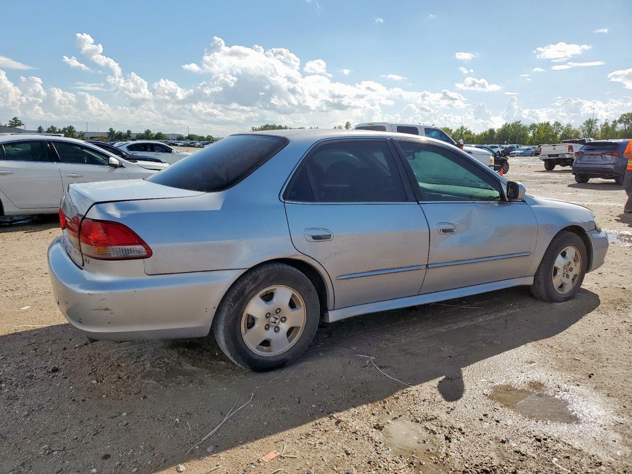 2001 Honda Accord Silver vin: 1HGCG16511A038786