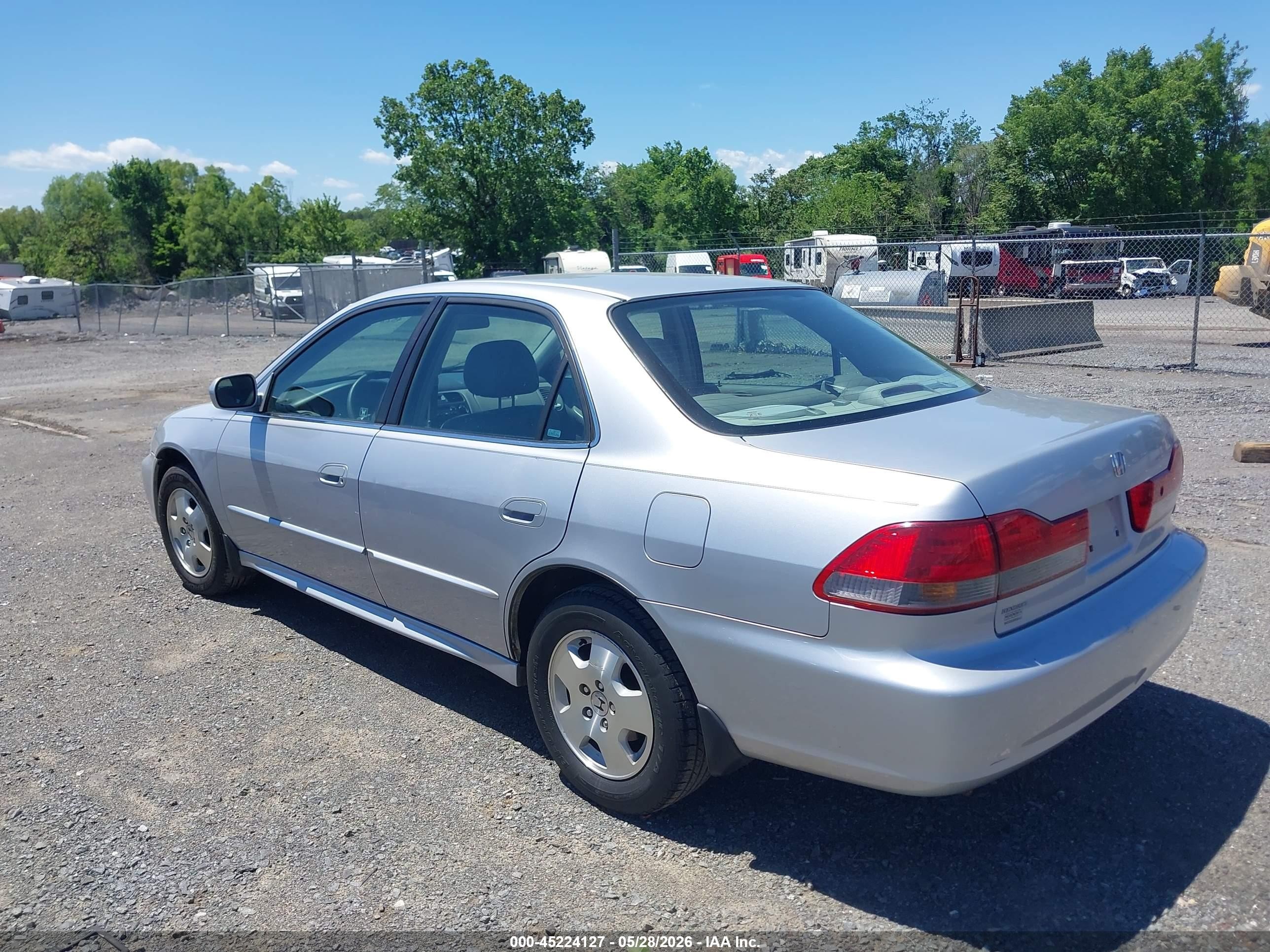 2001 Honda Accord 3.0 Ex Silver vin: 1HGCG16511A078771