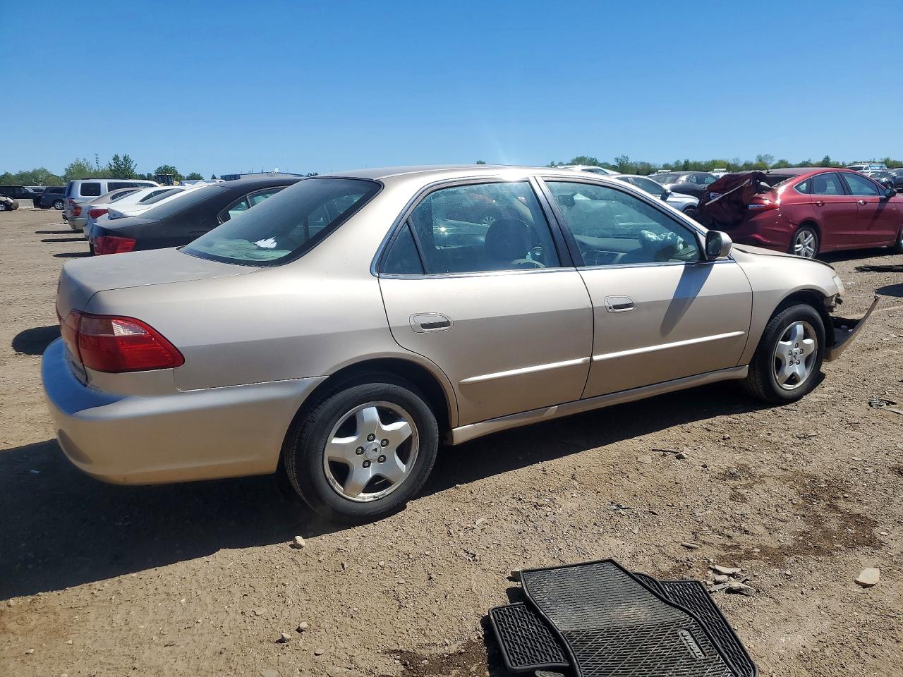 2000 Honda Accord Ex Gold vin: 1HGCG1651YA073905