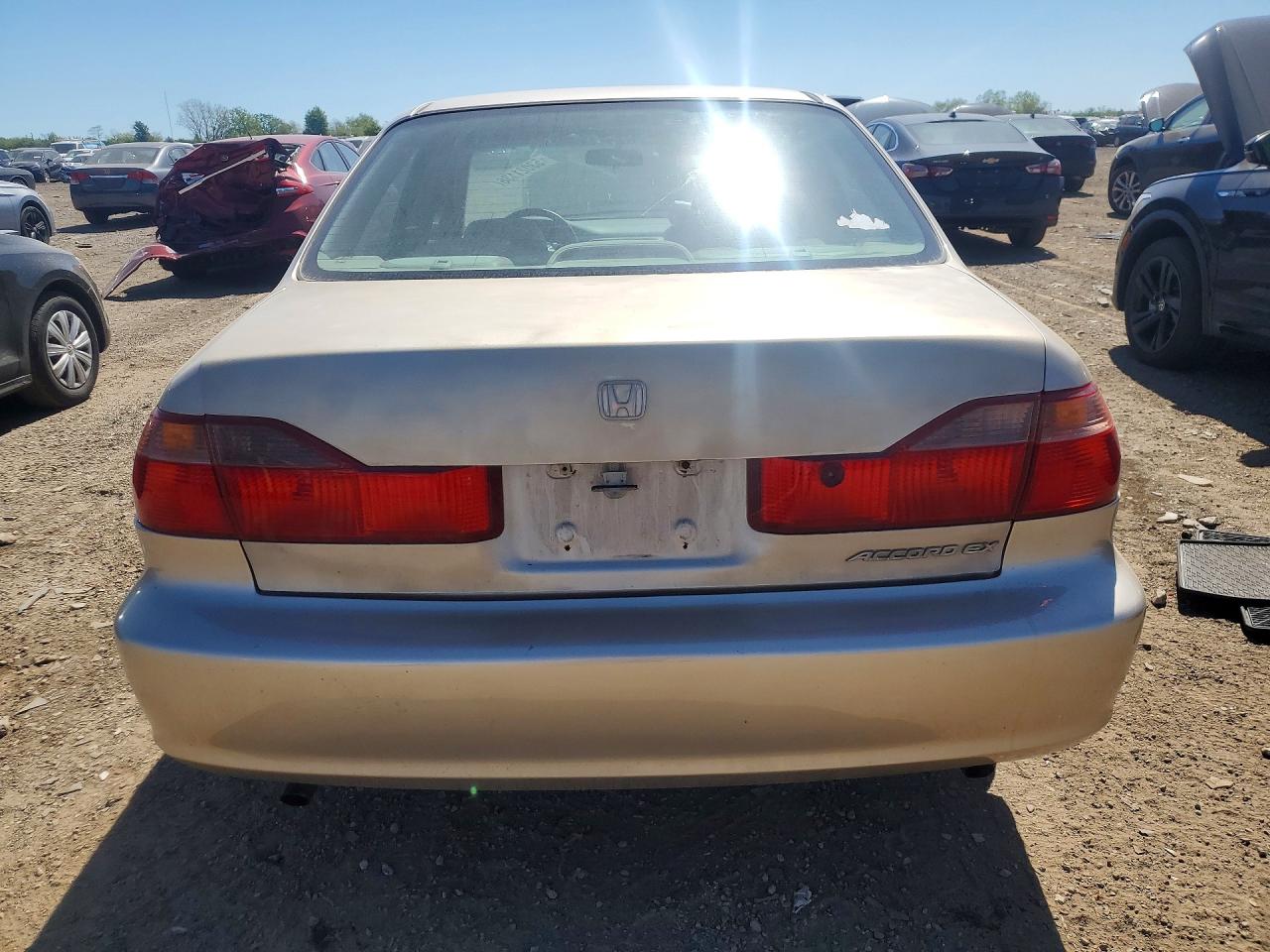 2000 Honda Accord Ex Gold vin: 1HGCG1651YA073905