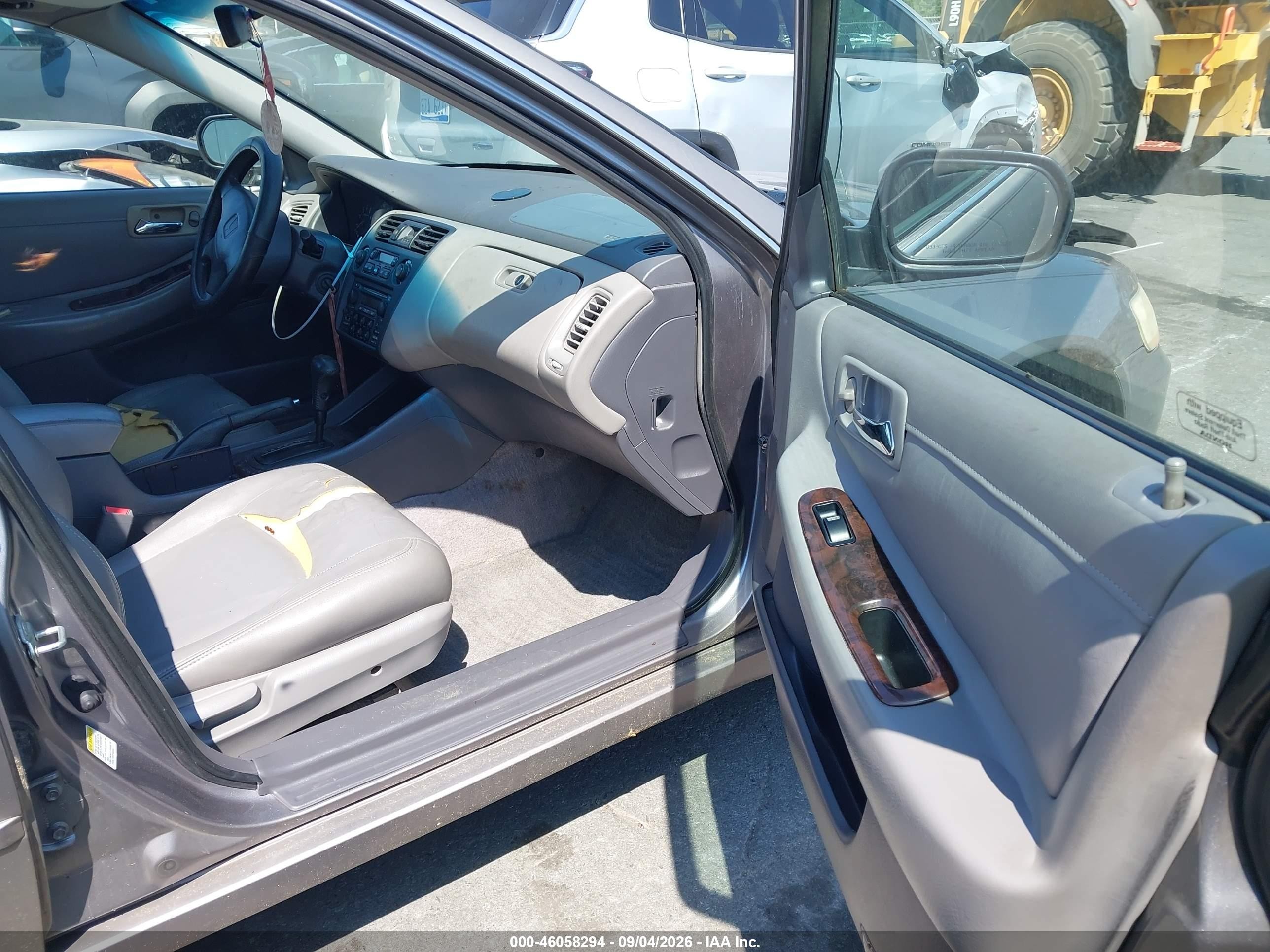 2000 Honda Accord 3.0 Ex Желто-коричневый vin: 1HGCG1651YA078103