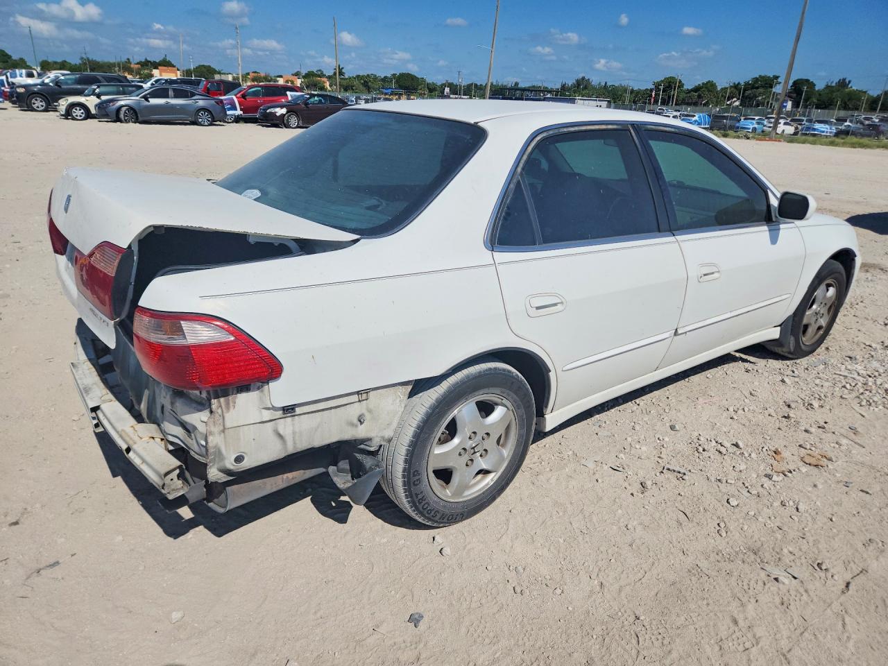 2000 Honda Accord Ex White vin: 1HGCG1651YA078344