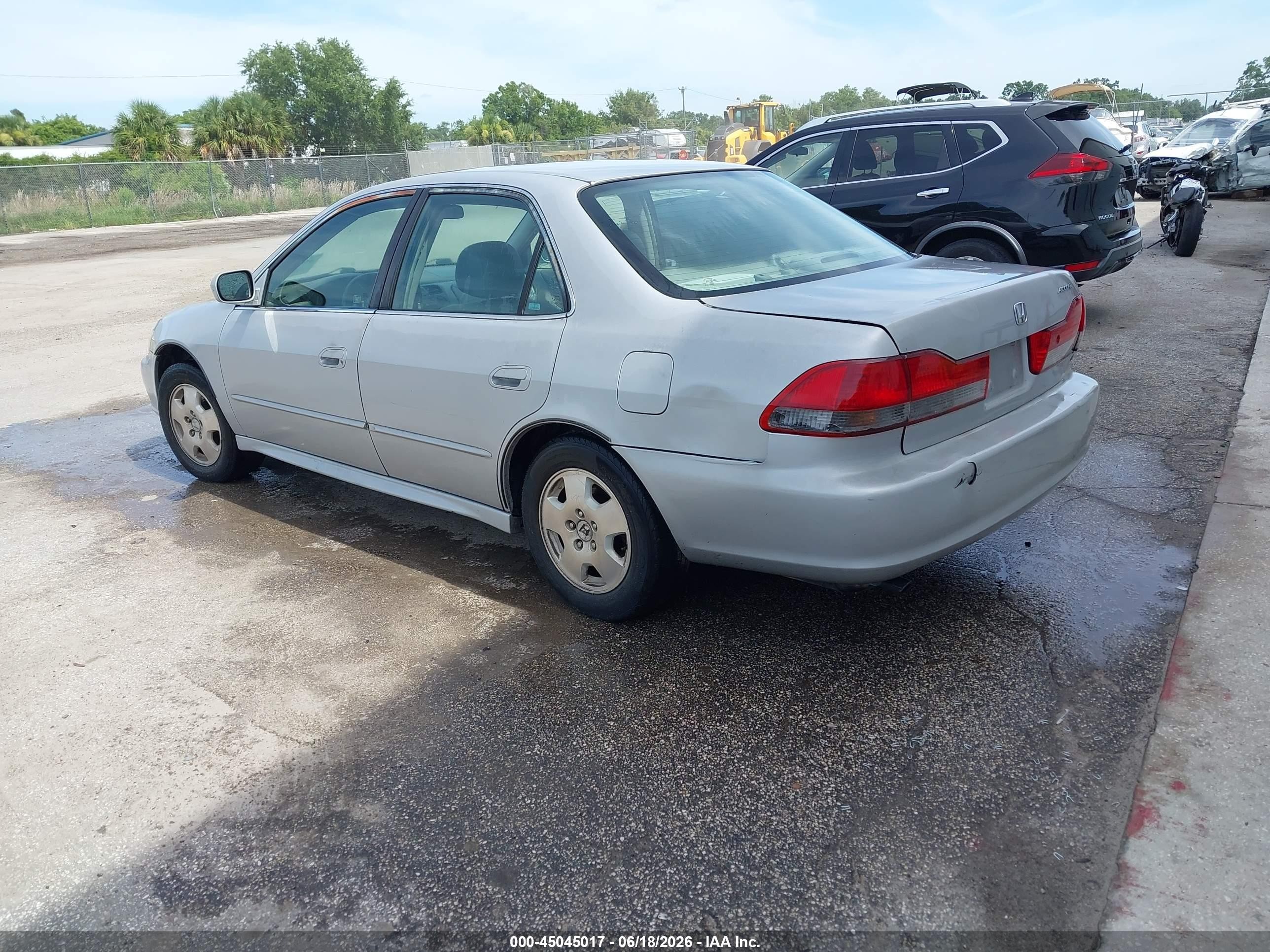 2001 Honda Accord 3.0 Ex Silver vin: 1HGCG16521A045861