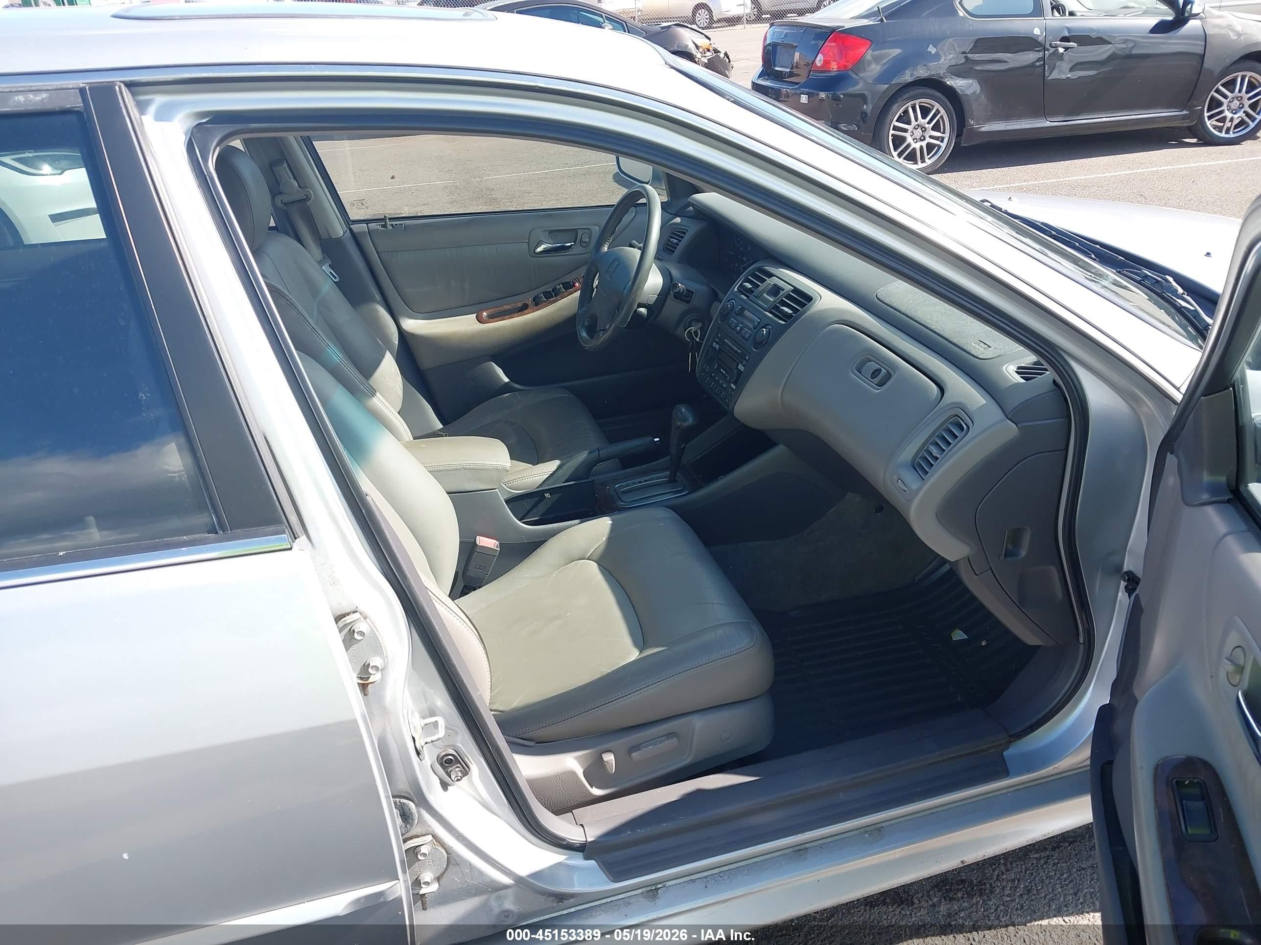 2002 Honda Accord 3.0 Ex Silver vin: 1HGCG16522A018144