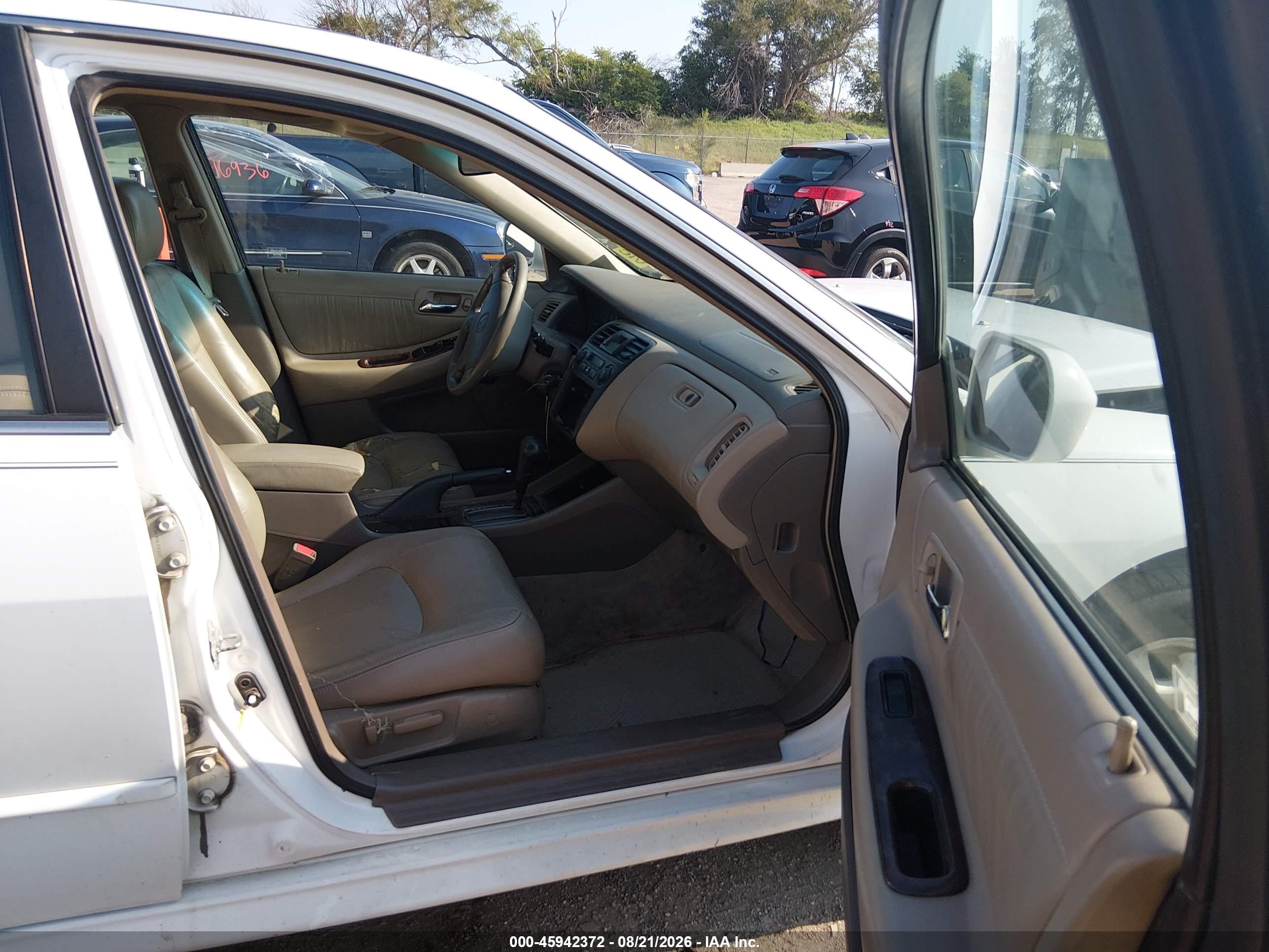 2002 Honda Accord 3.0 Ex Белый vin: 1HGCG16532A007928