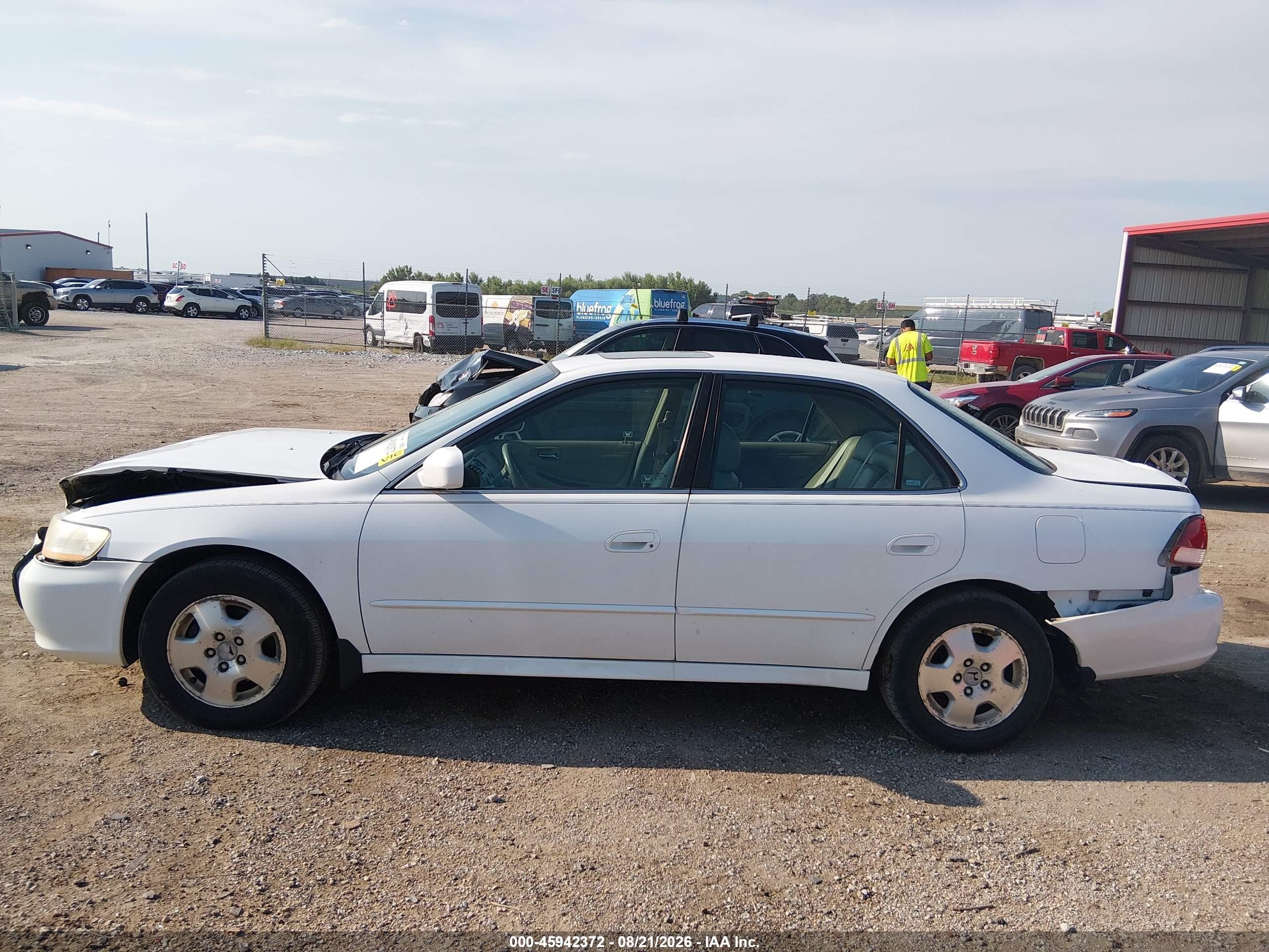 2002 Honda Accord 3.0 Ex Белый vin: 1HGCG16532A007928
