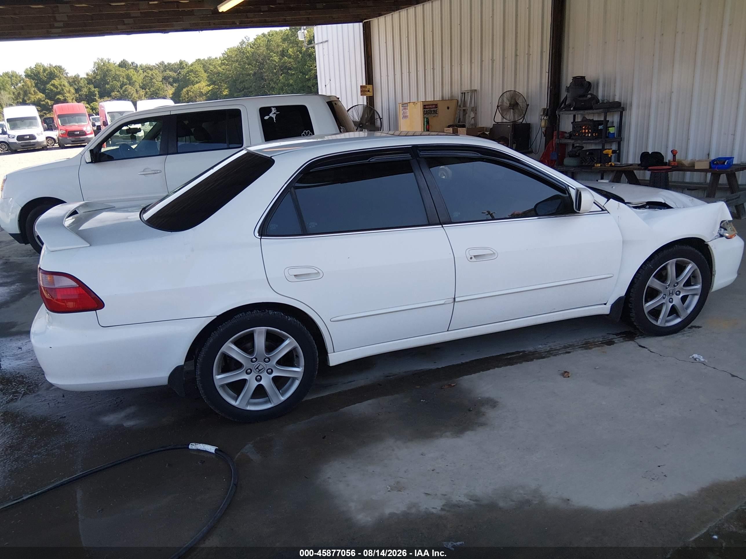 2000 Honda Accord 3.0 Ex White vin: 1HGCG1653YA004665
