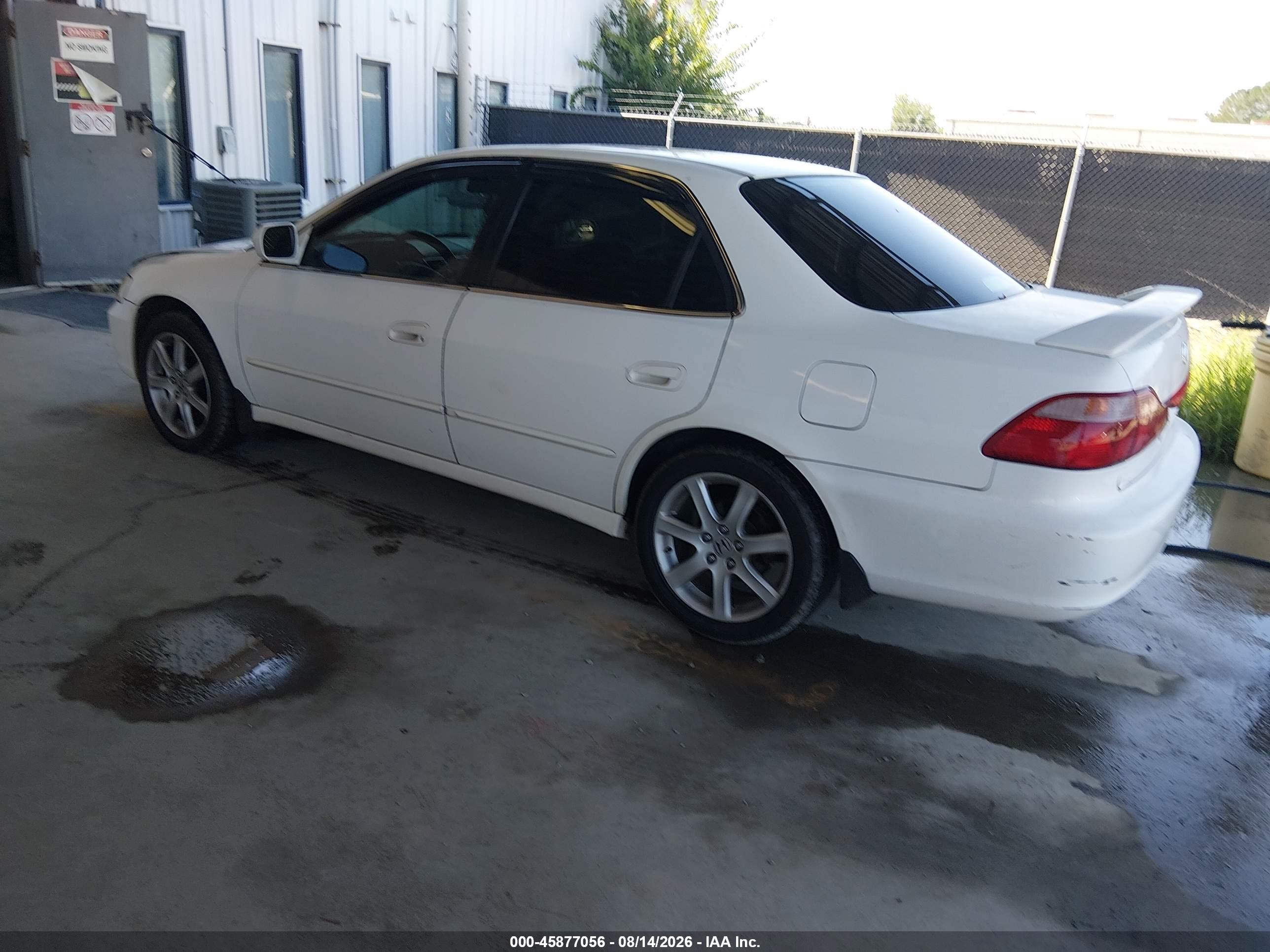 2000 Honda Accord 3.0 Ex White vin: 1HGCG1653YA004665
