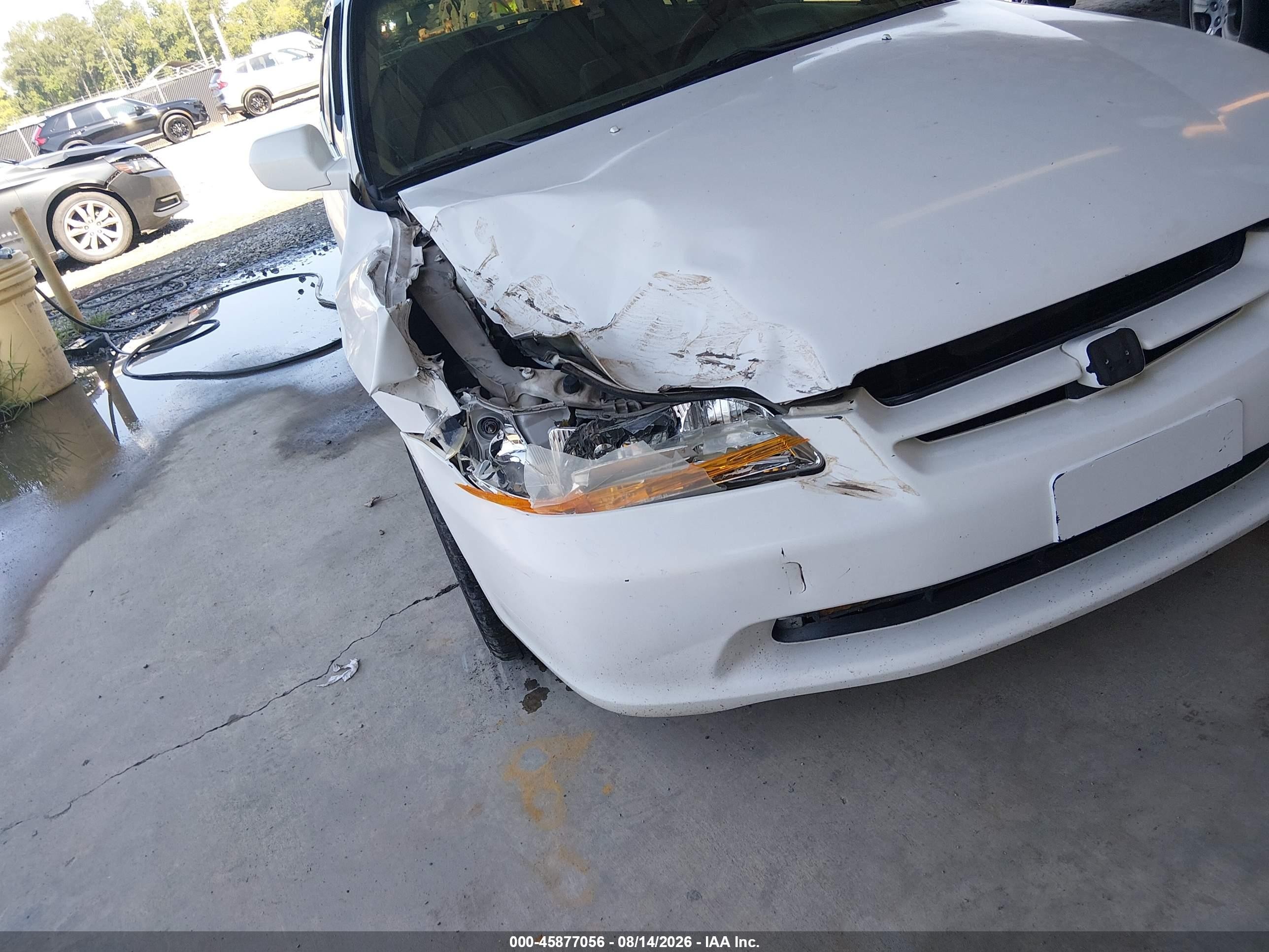 2000 Honda Accord 3.0 Ex White vin: 1HGCG1653YA004665