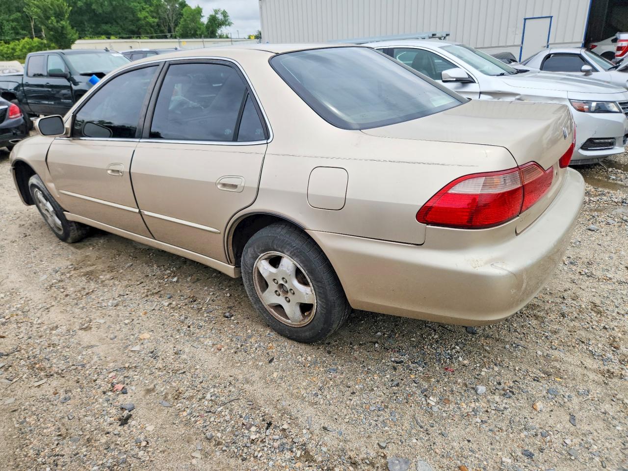 2000 Honda Accord Ex Gold vin: 1HGCG1653YA027007