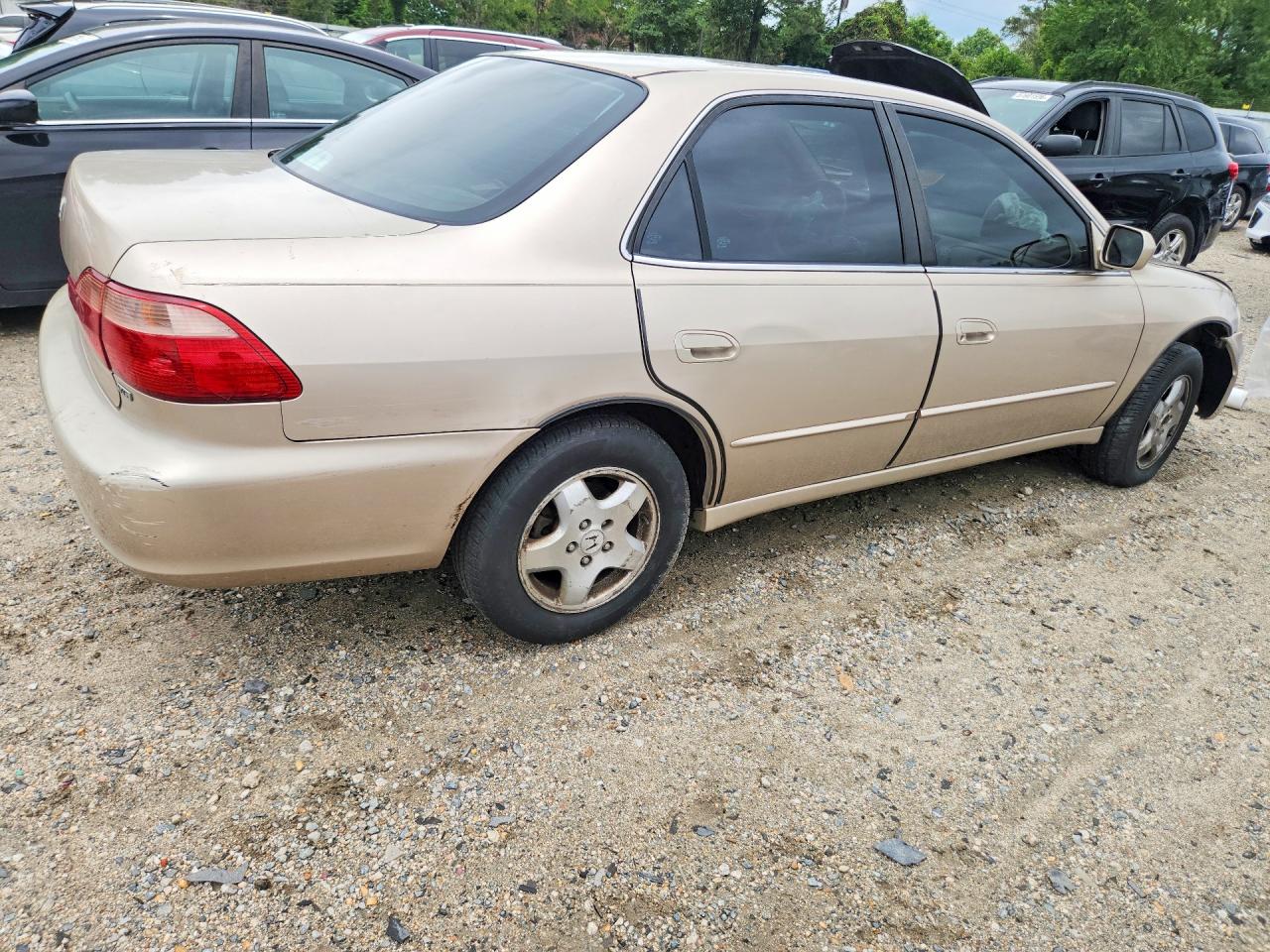 2000 Honda Accord Ex Gold vin: 1HGCG1653YA027007