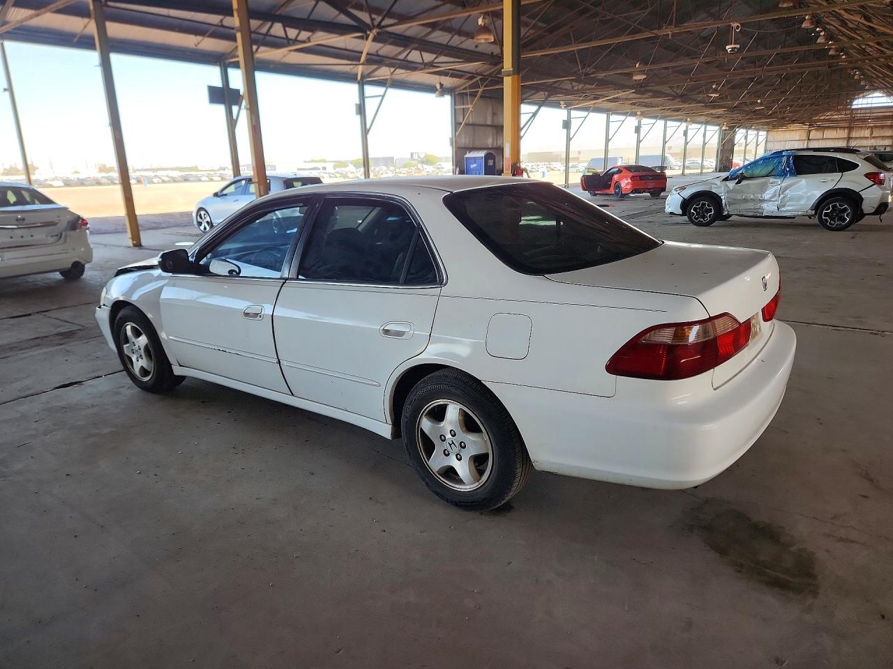 2000 Honda Accord Ex White vin: 1HGCG1653YA056667