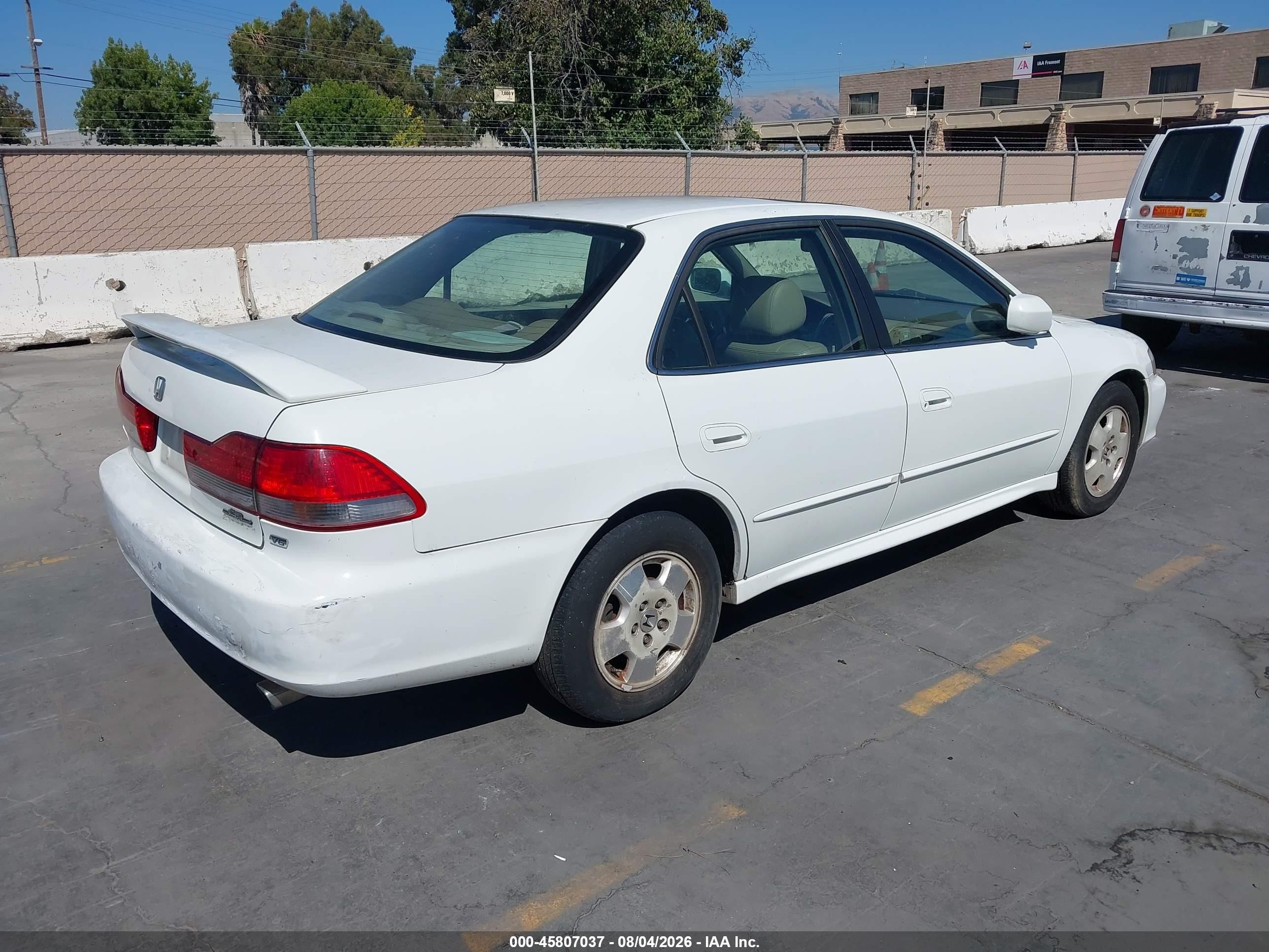 2001 Honda Accord 3.0 Ex White vin: 1HGCG16541A053525