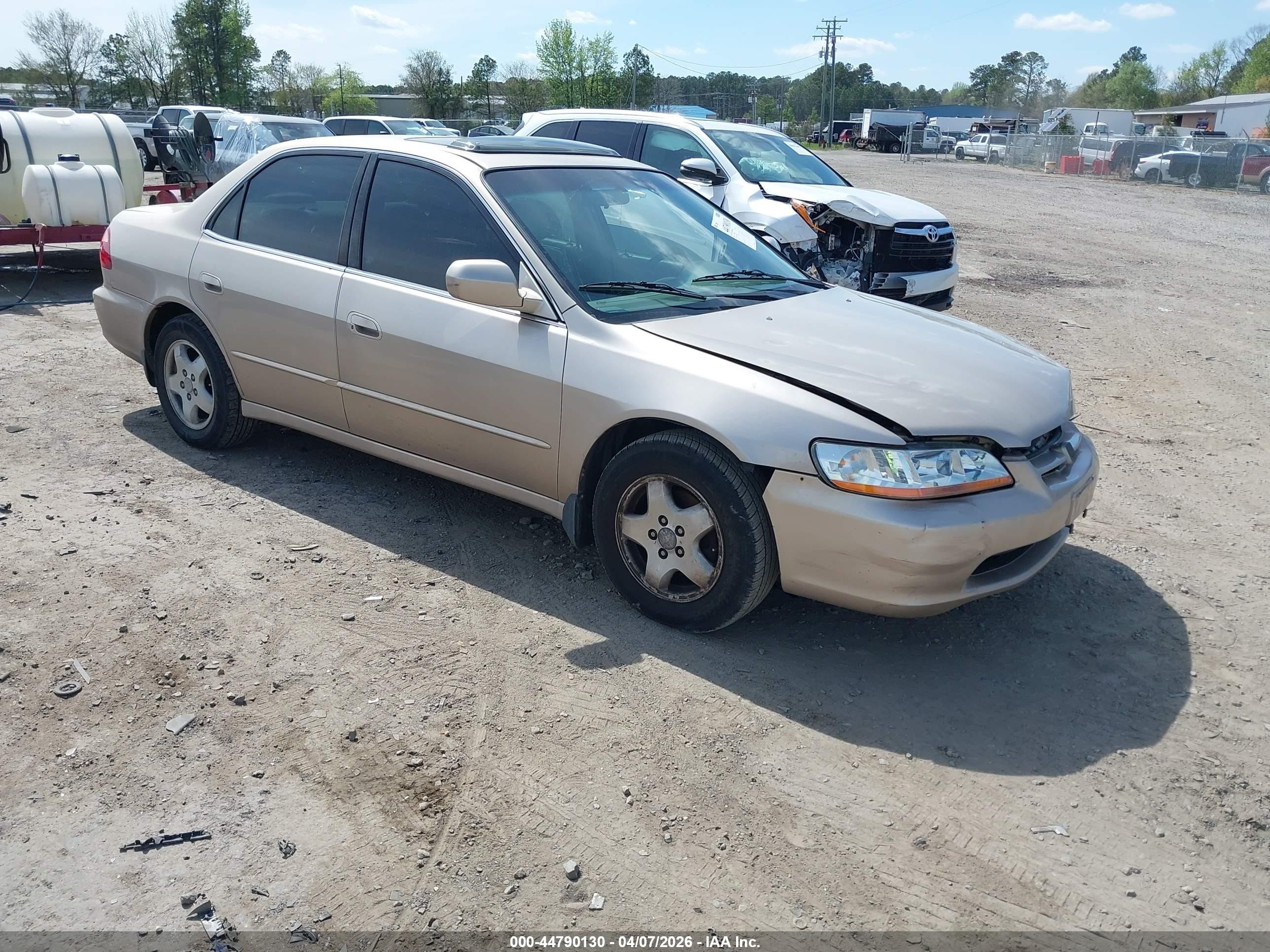 2000 Honda Accord 3.0 Ex Золотой vin: 1HGCG1654YA090147