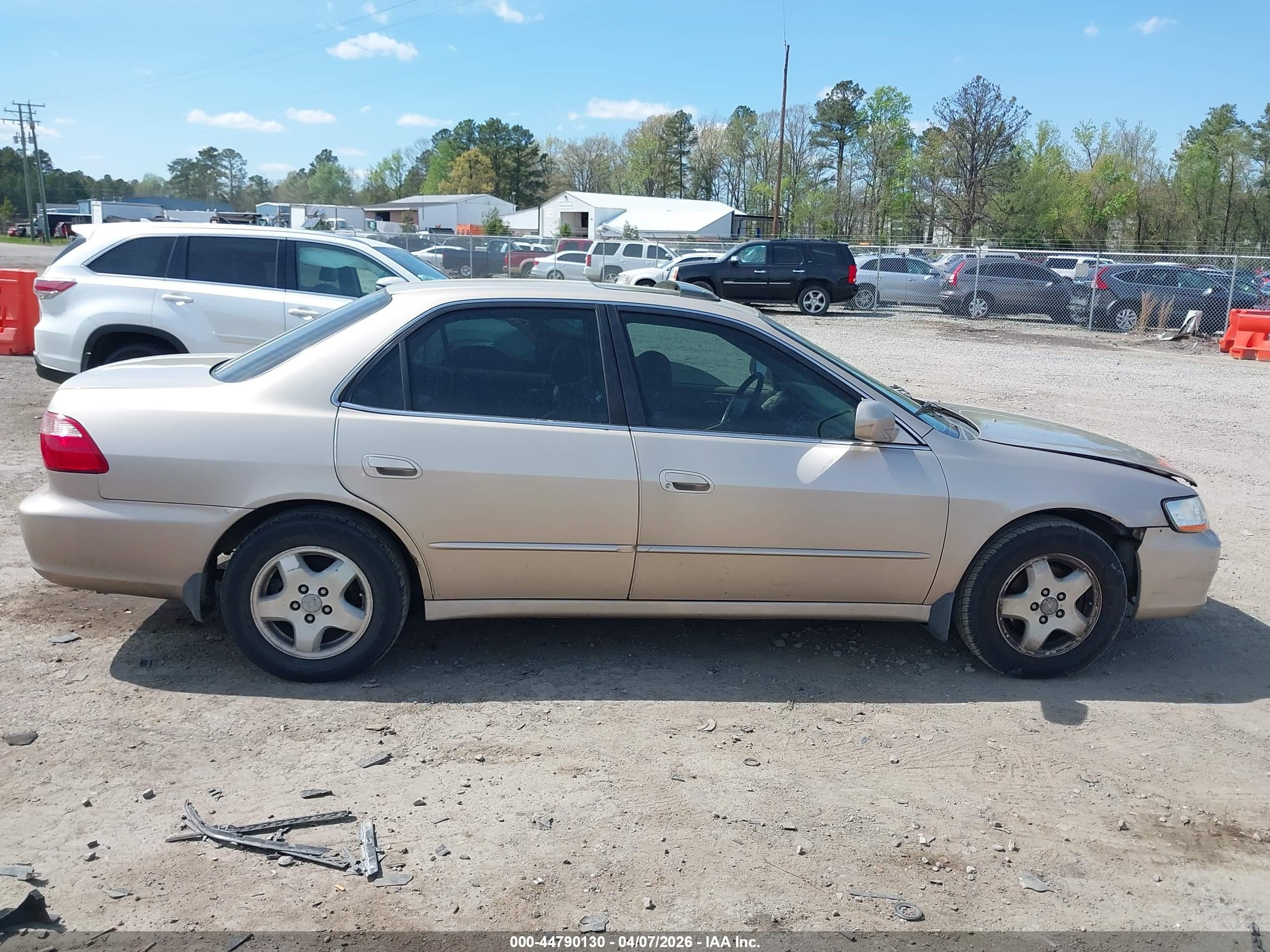 2000 Honda Accord 3.0 Ex Gold vin: 1HGCG1654YA090147