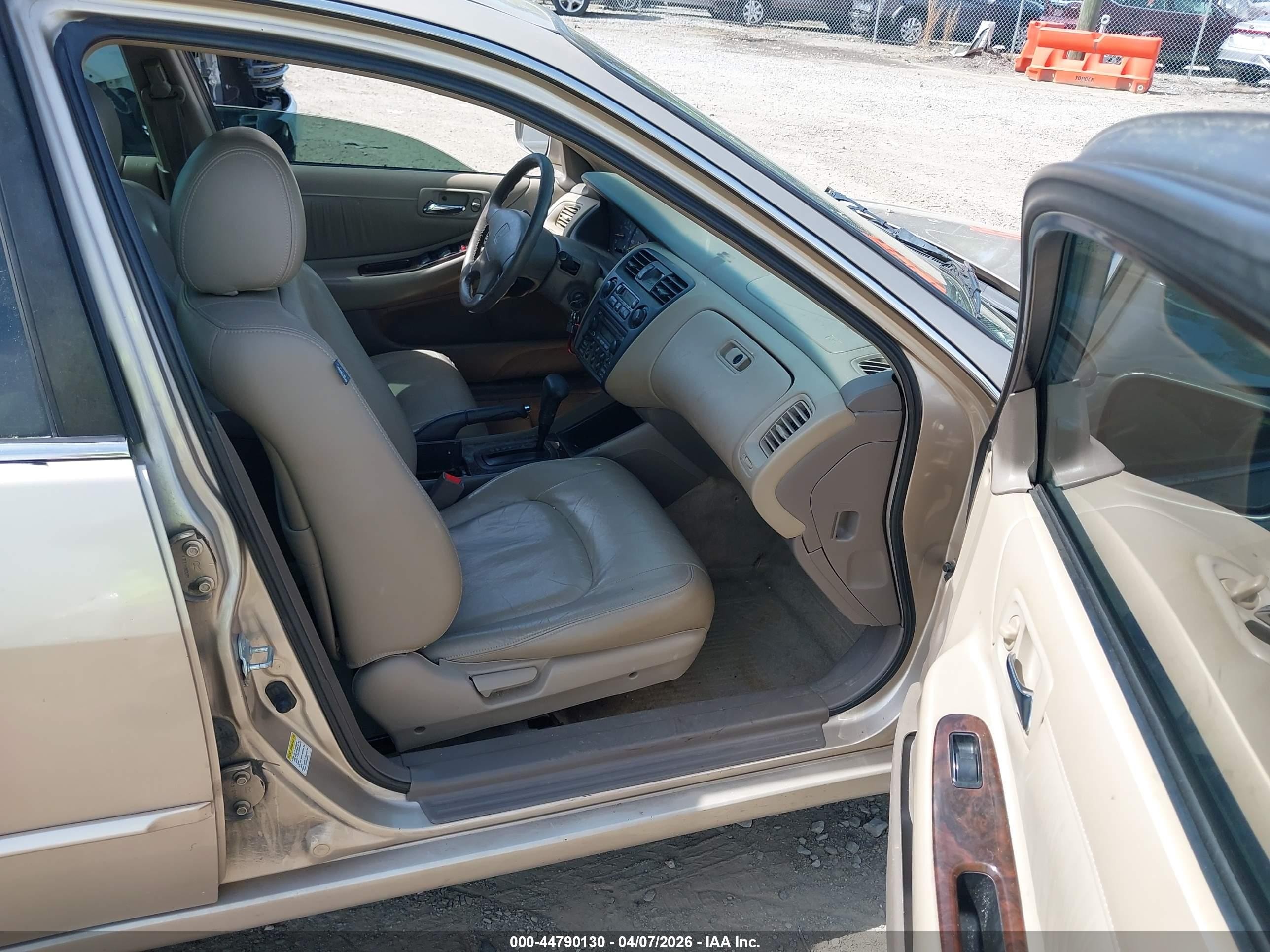 2000 Honda Accord 3.0 Ex Gold vin: 1HGCG1654YA090147