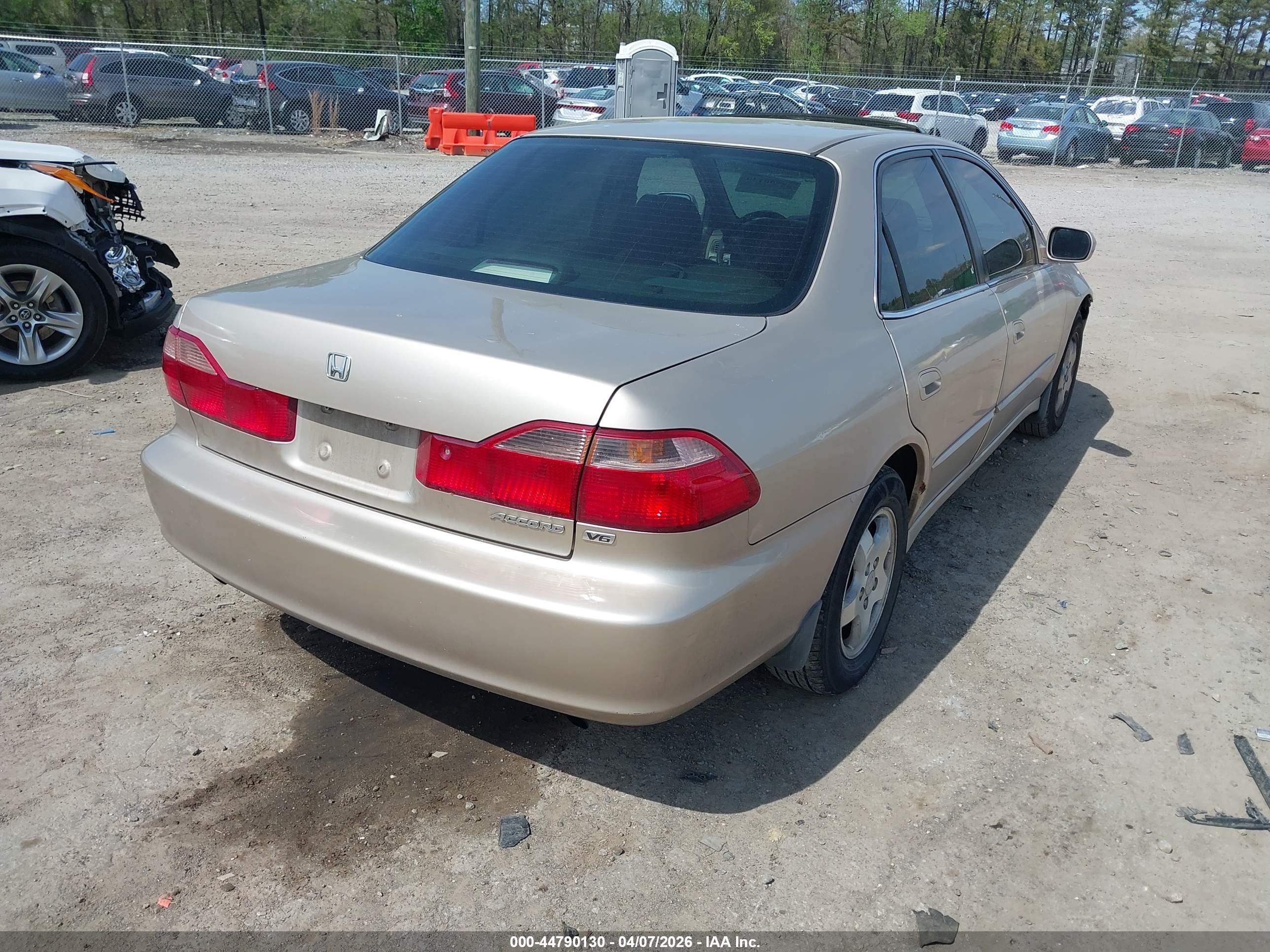 2000 Honda Accord 3.0 Ex Gold vin: 1HGCG1654YA090147