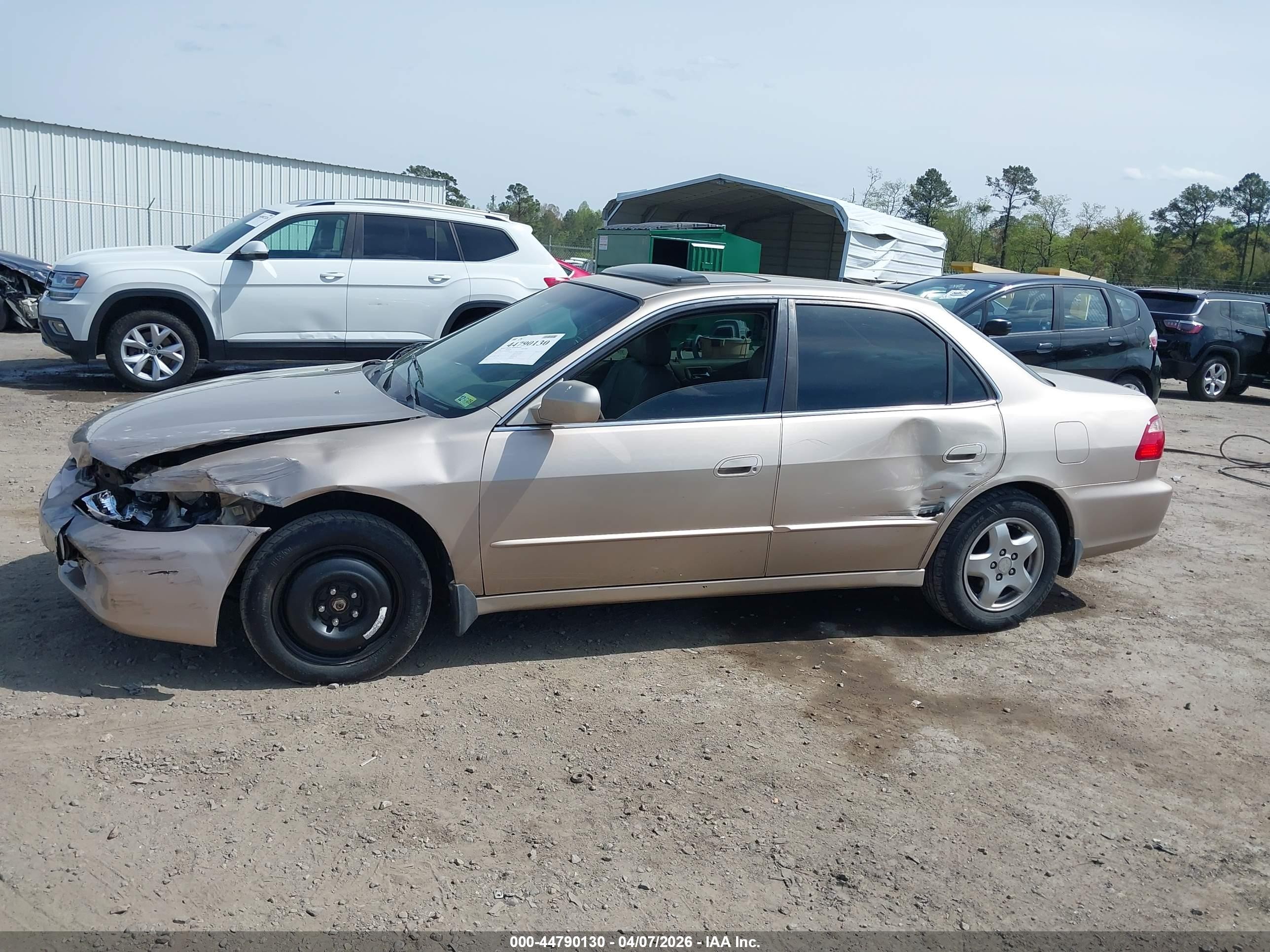2000 Honda Accord 3.0 Ex Gold vin: 1HGCG1654YA090147