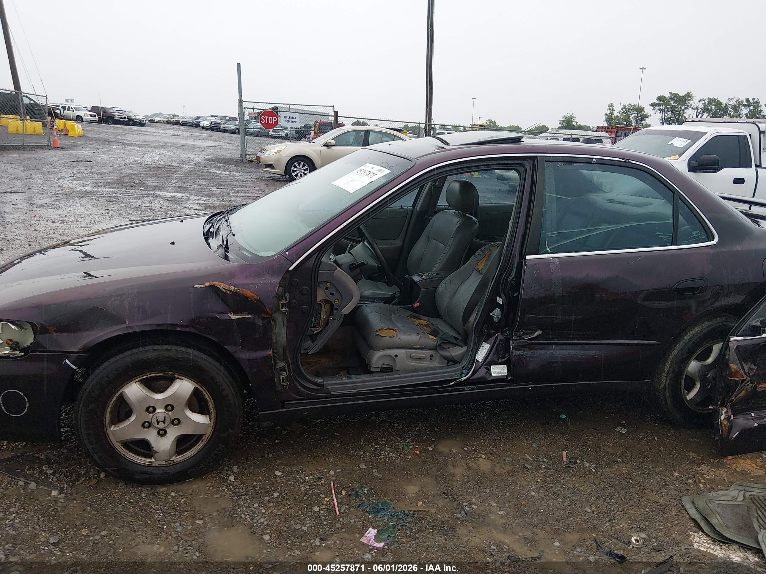 1998 Honda Accord Ex V6 Purple vin: 1HGCG1655WA010089