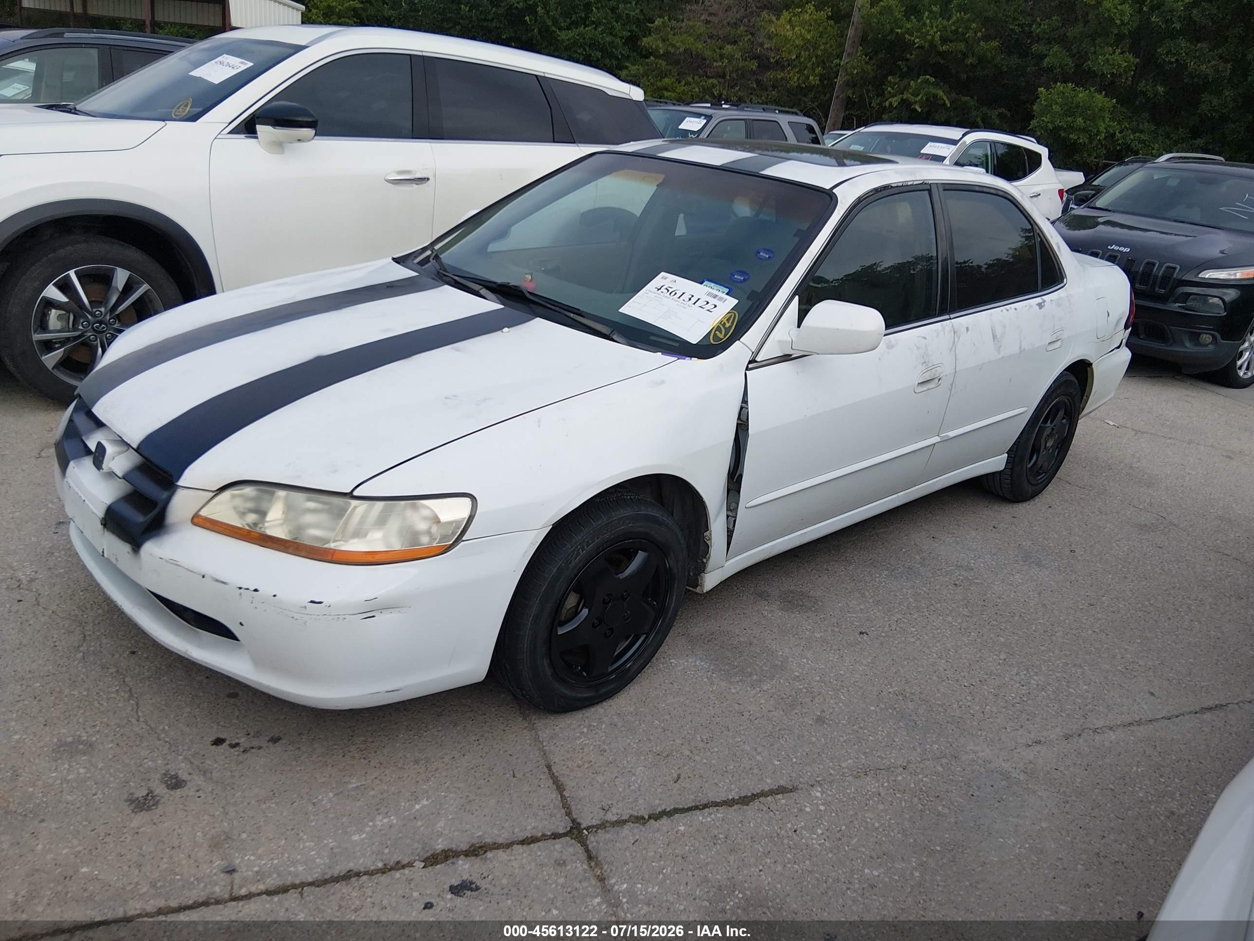 2000 Honda Accord 3.0 Ex White vin: 1HGCG1655YA052720