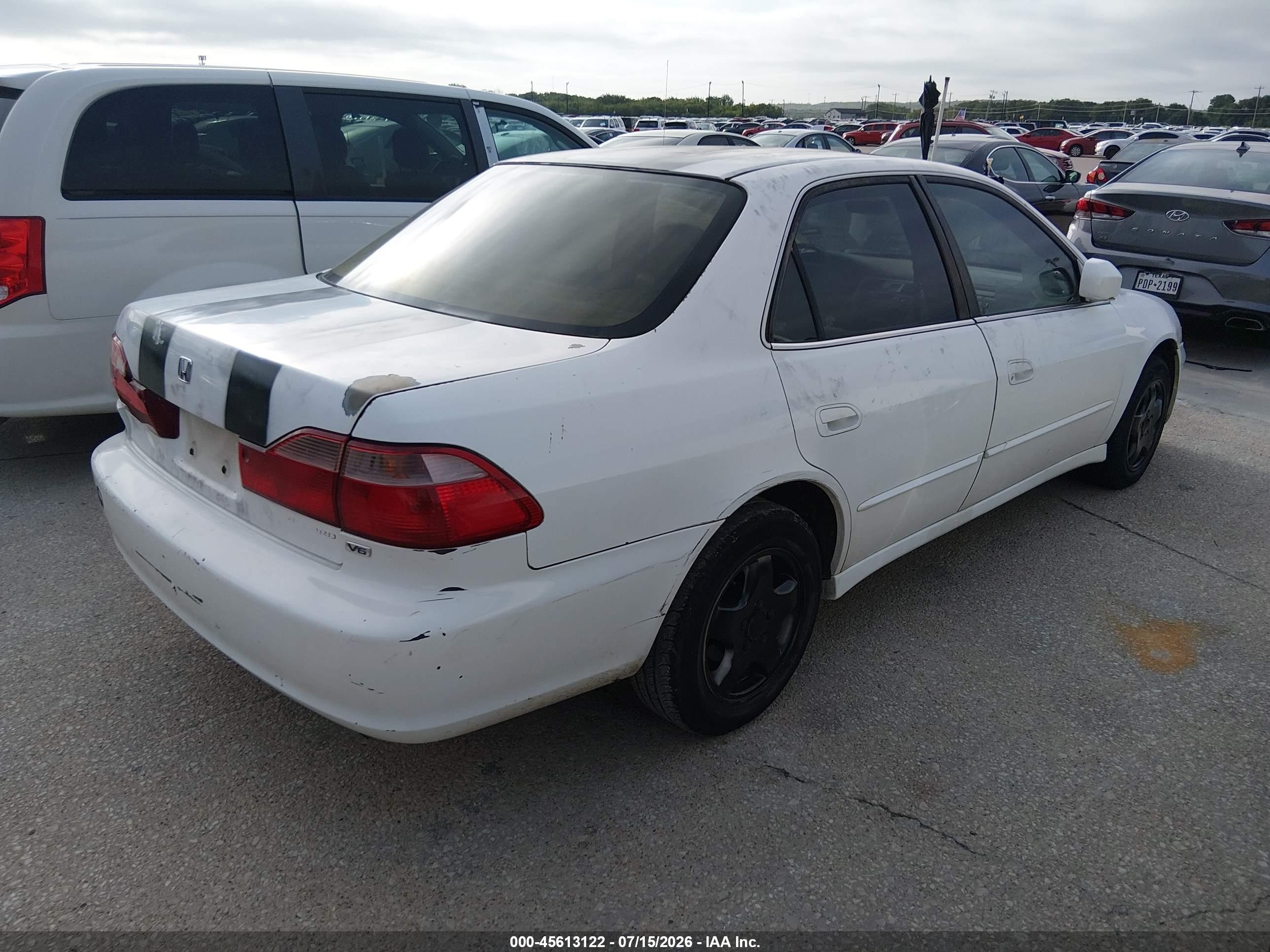 2000 Honda Accord 3.0 Ex White vin: 1HGCG1655YA052720