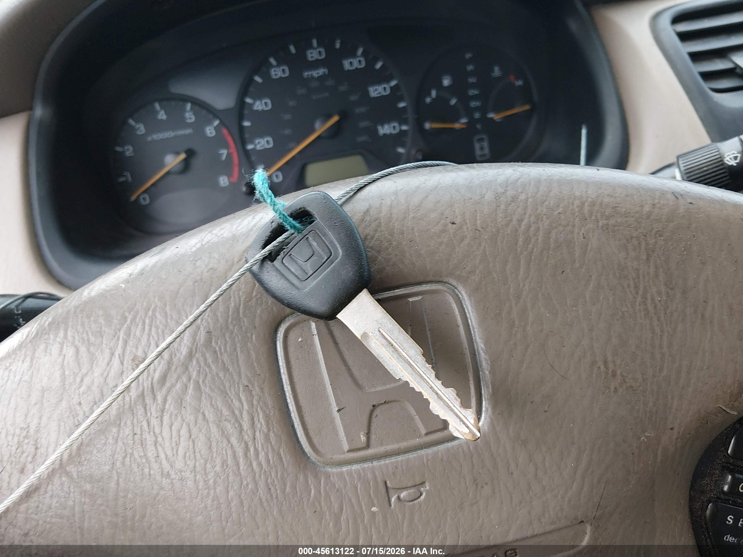 2000 Honda Accord 3.0 Ex White vin: 1HGCG1655YA052720