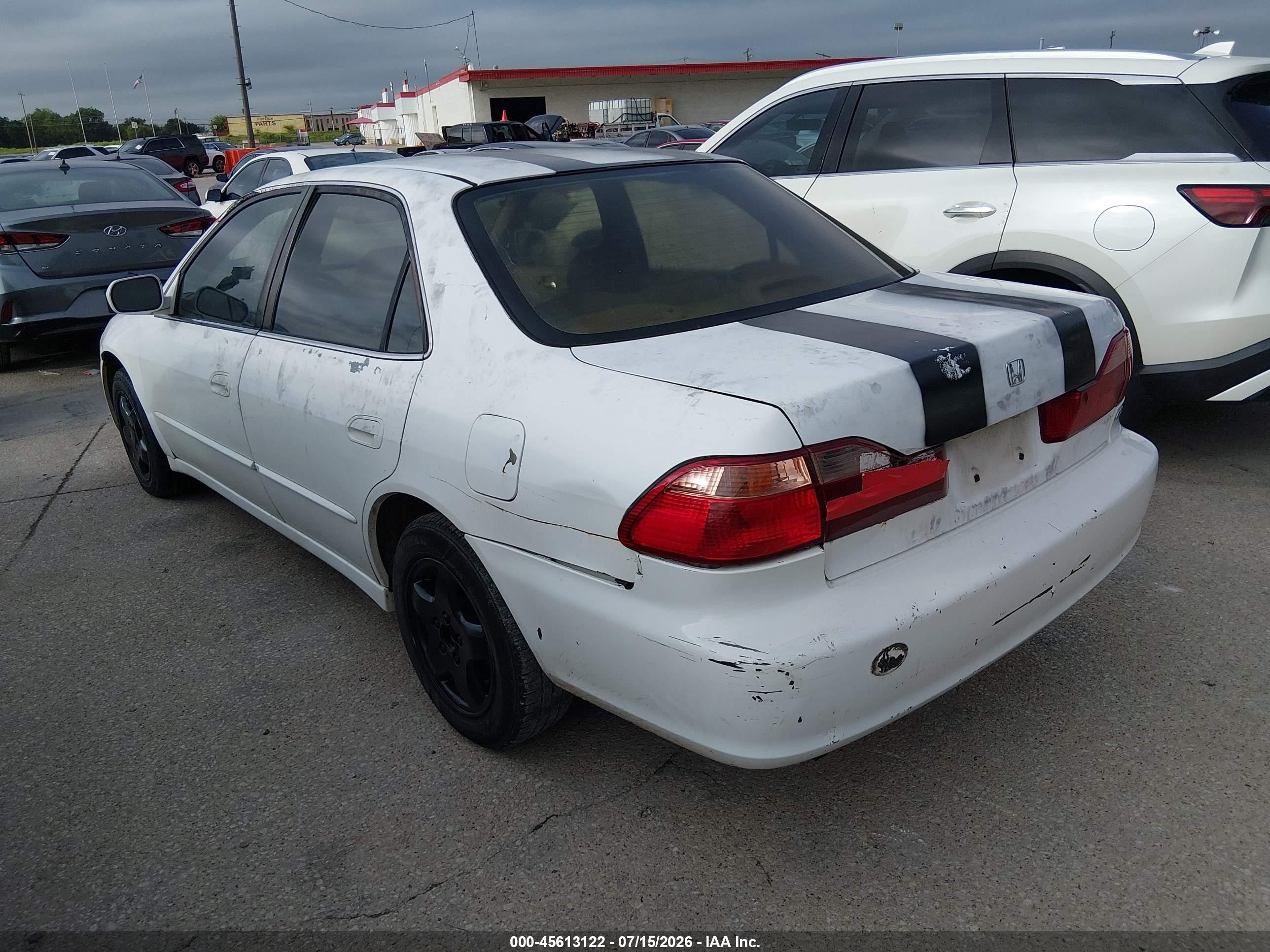 2000 Honda Accord 3.0 Ex White vin: 1HGCG1655YA052720