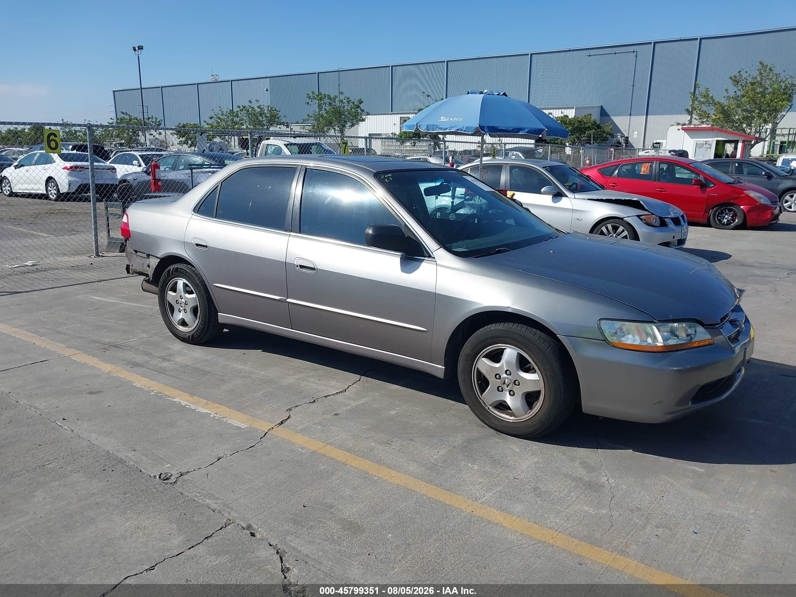 1HGCG1655YA101706