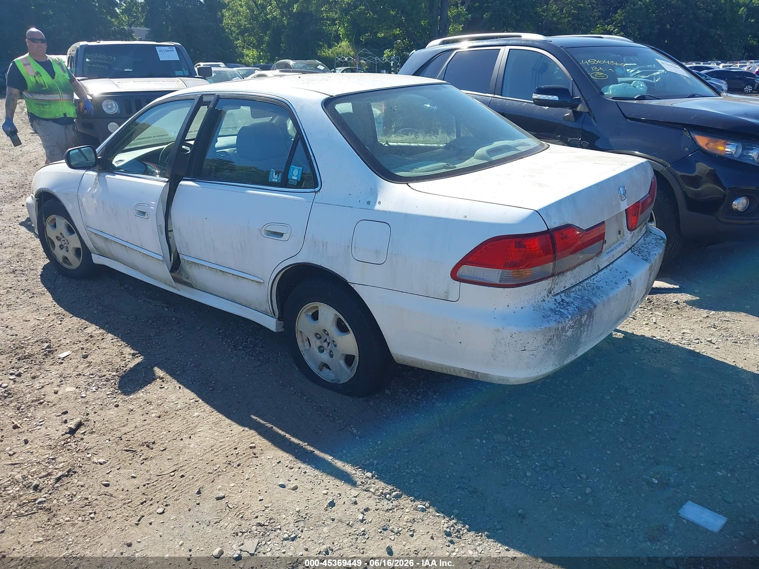 2002 Honda Accord Ex White vin: 1HGCG16562A001038