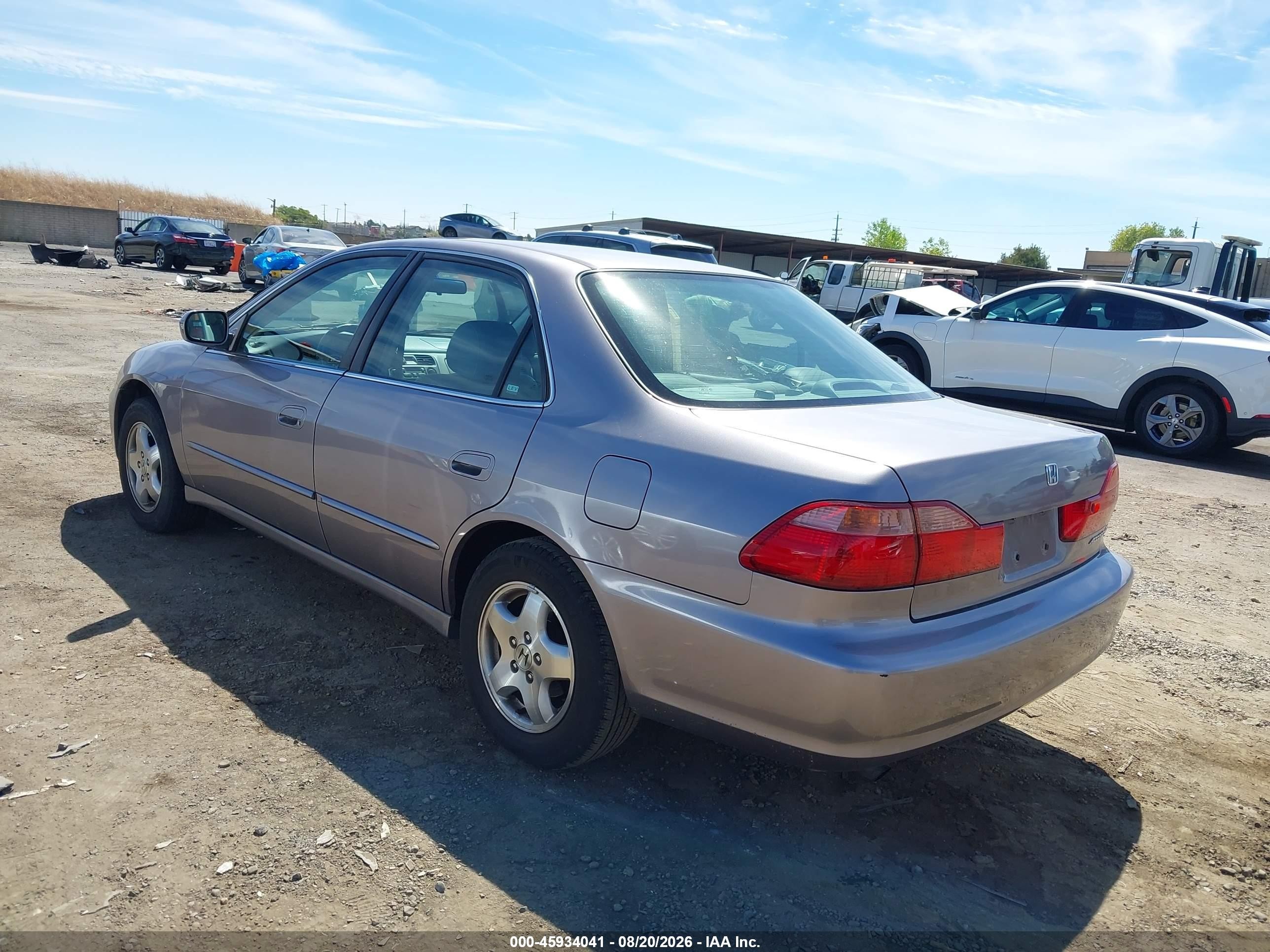 2000 Honda Accord 3.0 Ex Silver vin: 1HGCG1656YA037899