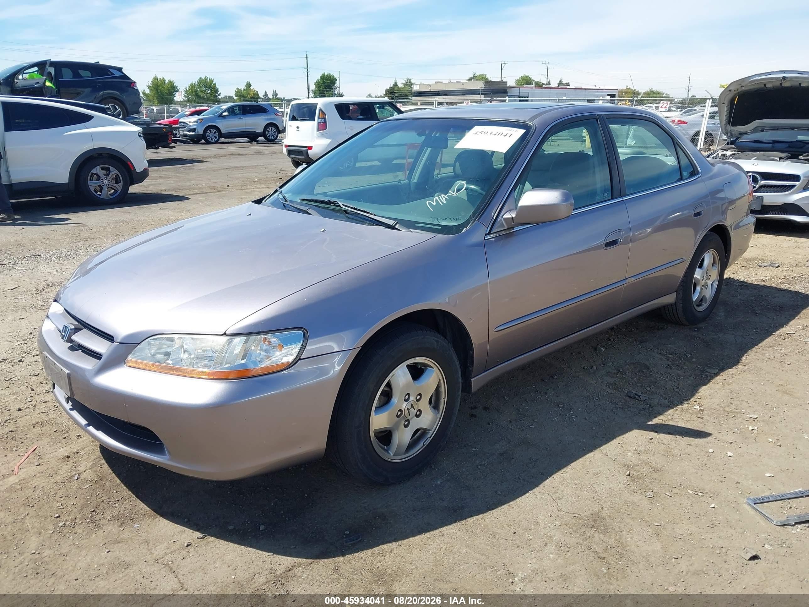 2000 Honda Accord 3.0 Ex Silver vin: 1HGCG1656YA037899