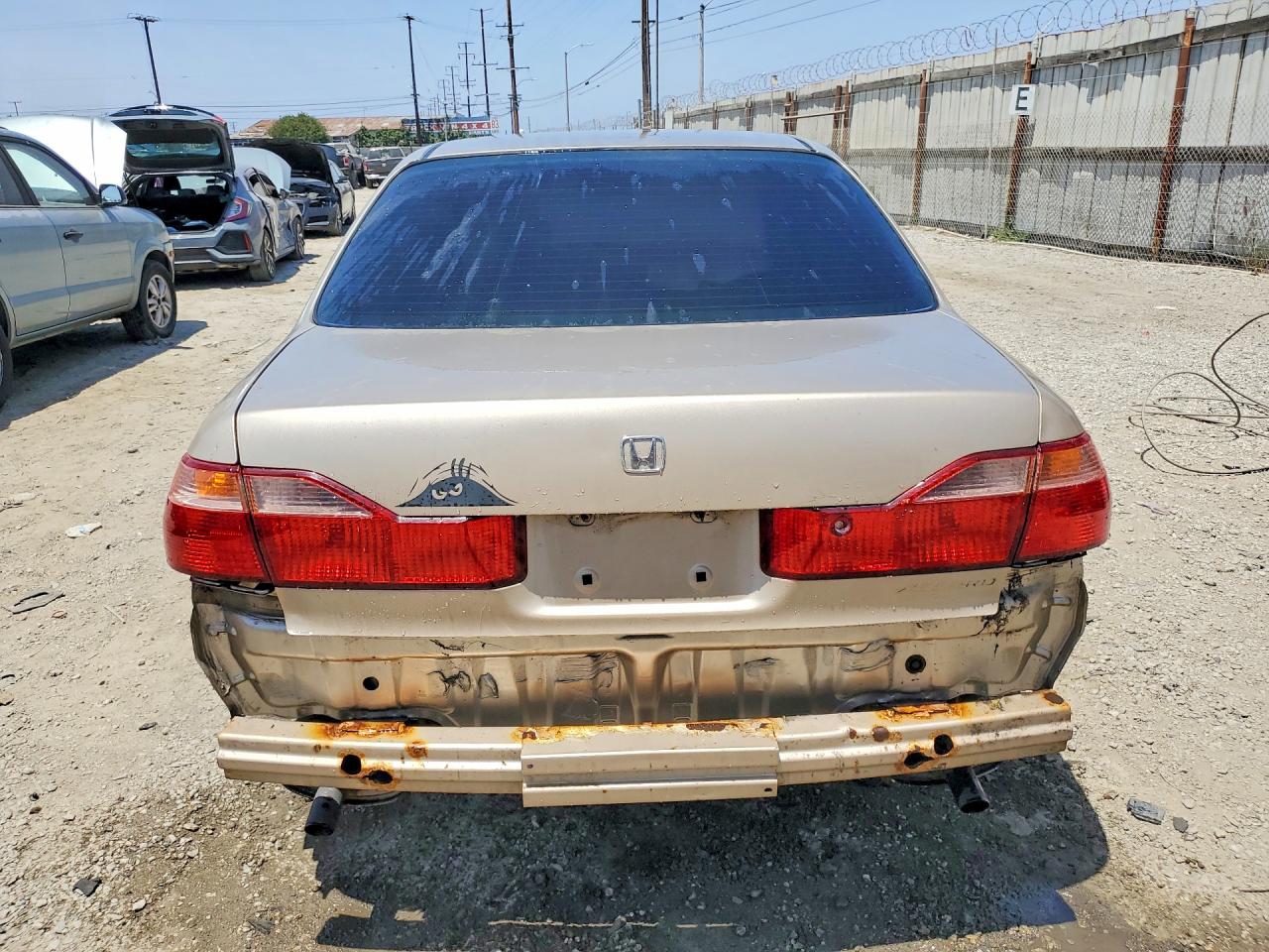 2000 Honda Accord Ex Gold vin: 1HGCG1657YA047924