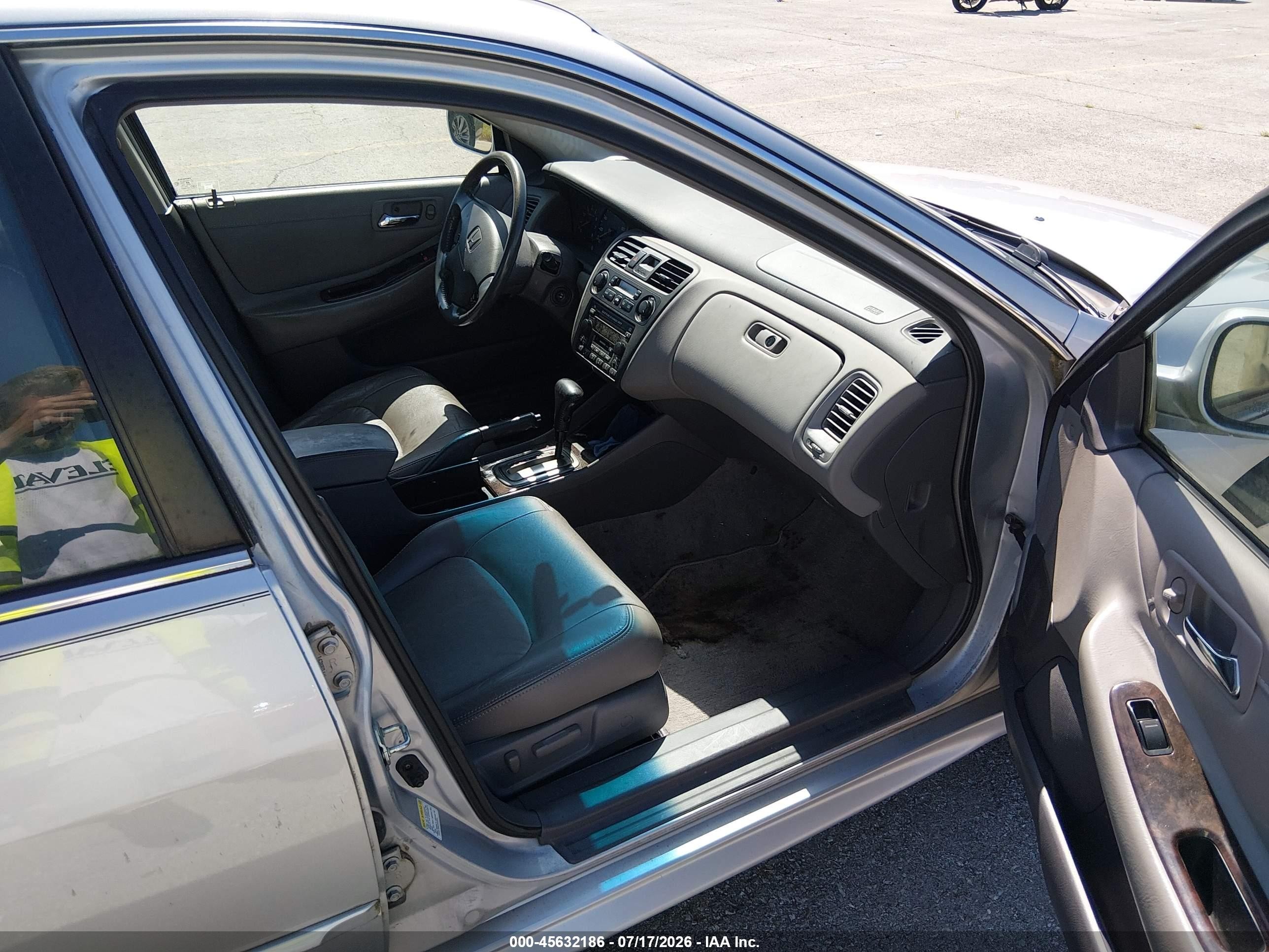 2001 Honda Accord 3.0 Ex Silver vin: 1HGCG16581A075706