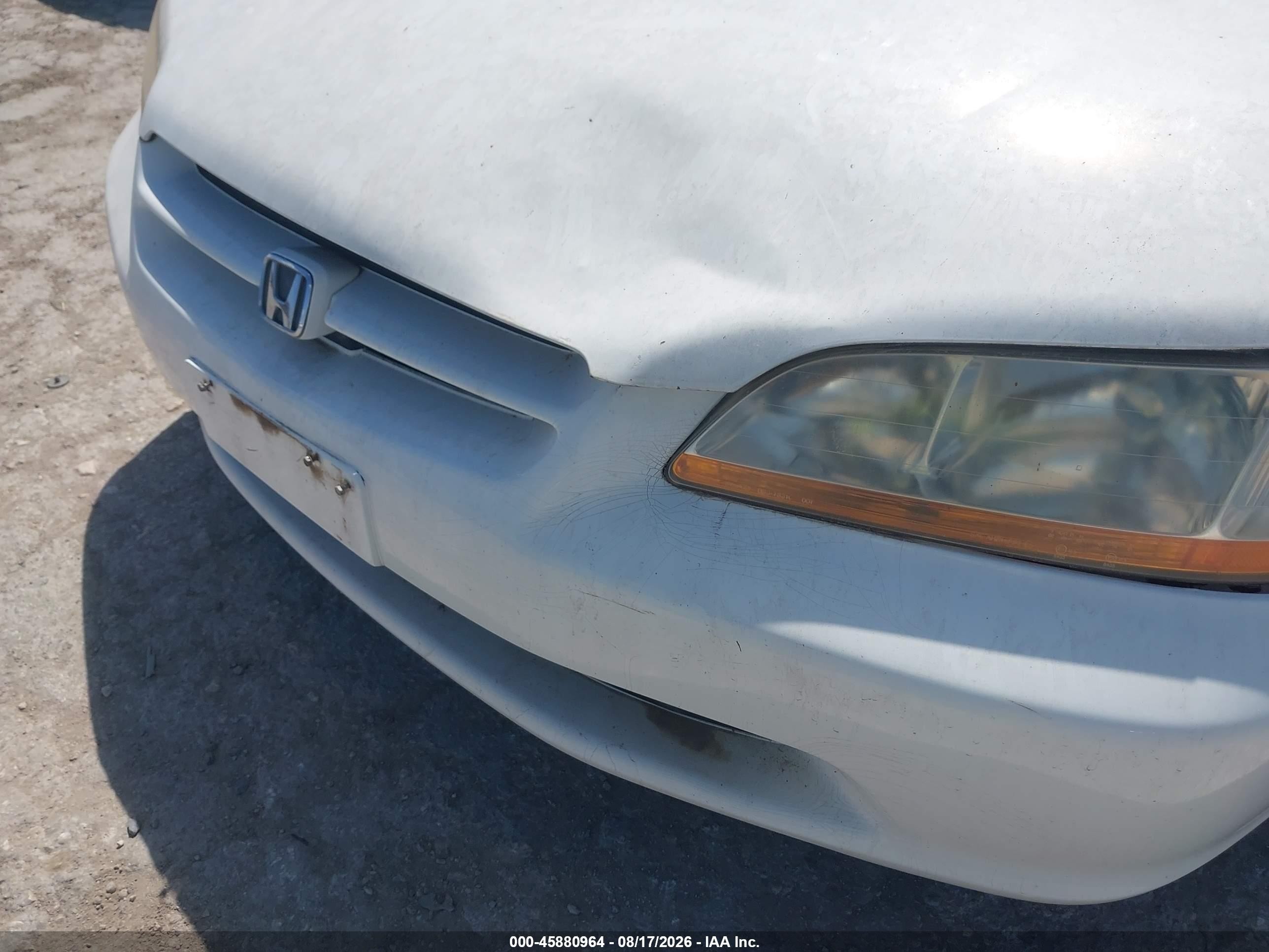 2000 Honda Accord 3.0 Ex White vin: 1HGCG1658YA066580