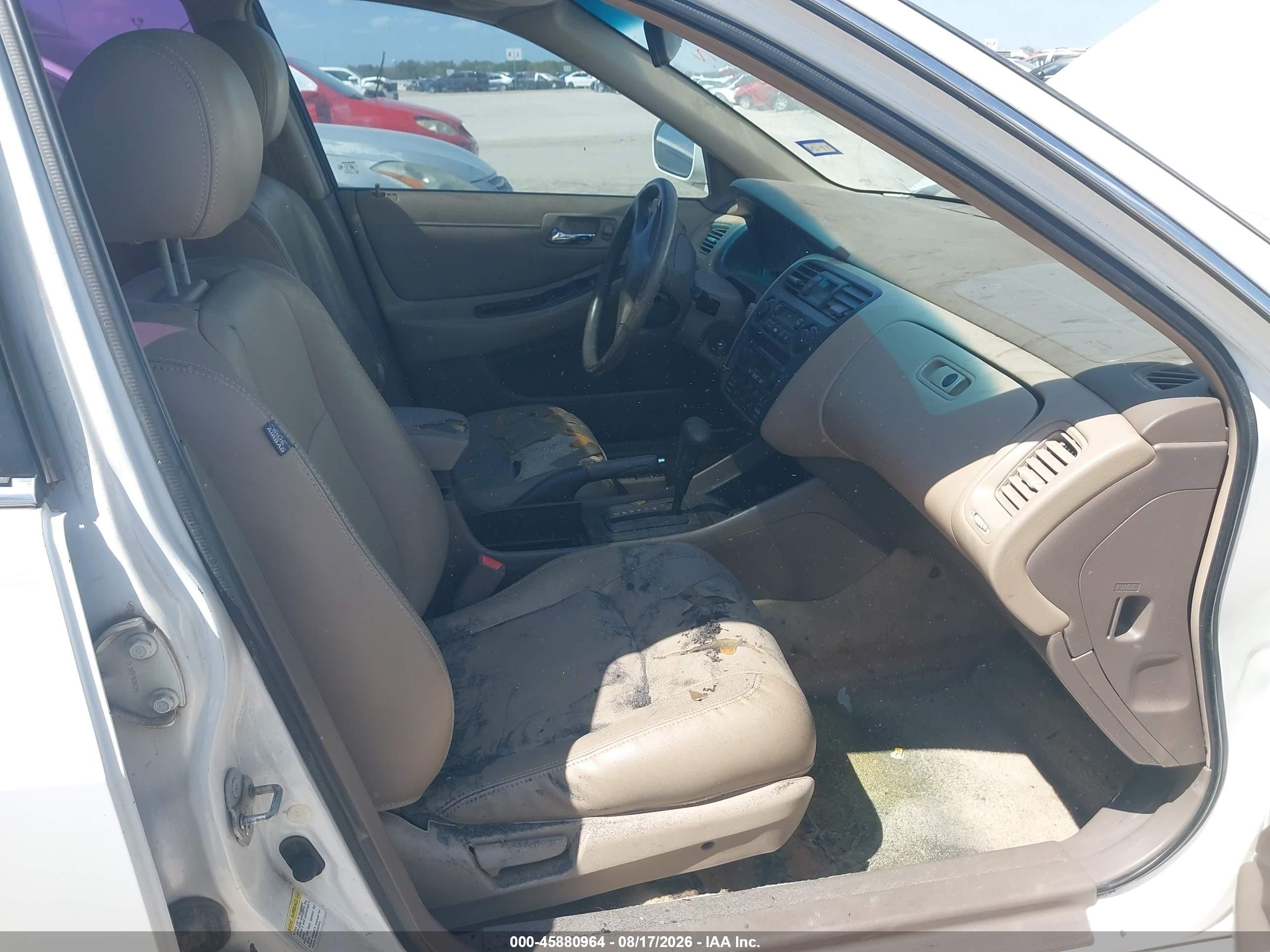 2000 Honda Accord 3.0 Ex White vin: 1HGCG1658YA066580
