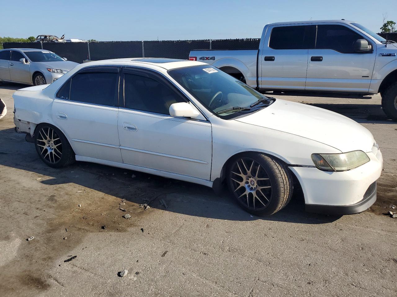 1998 Honda Accord Ex Белый vin: 1HGCG1659WA055911