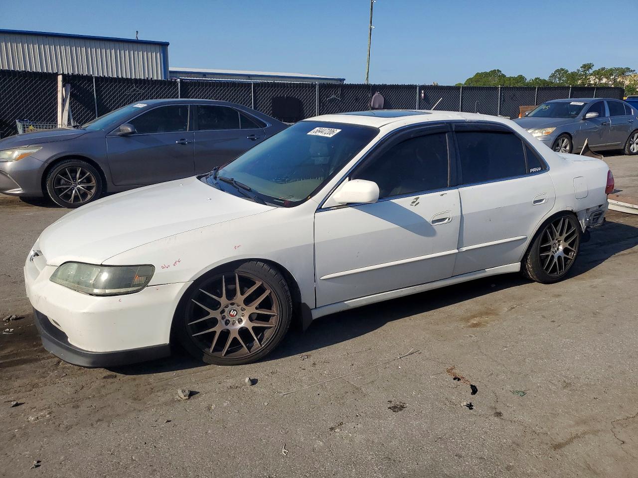 1998 Honda Accord Ex Белый vin: 1HGCG1659WA055911