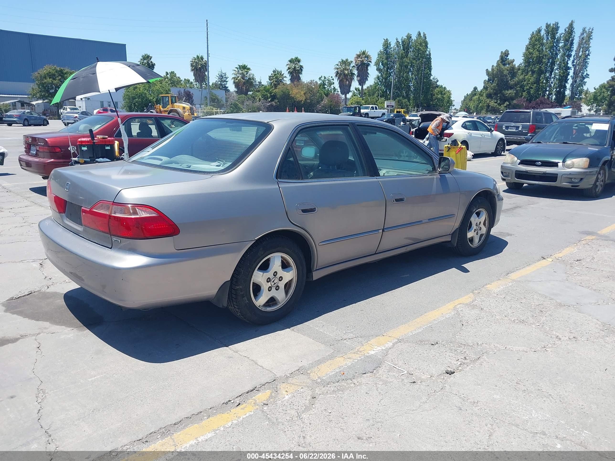 2000 Honda Accord 3.0 Ex Gray vin: 1HGCG1659YA077121