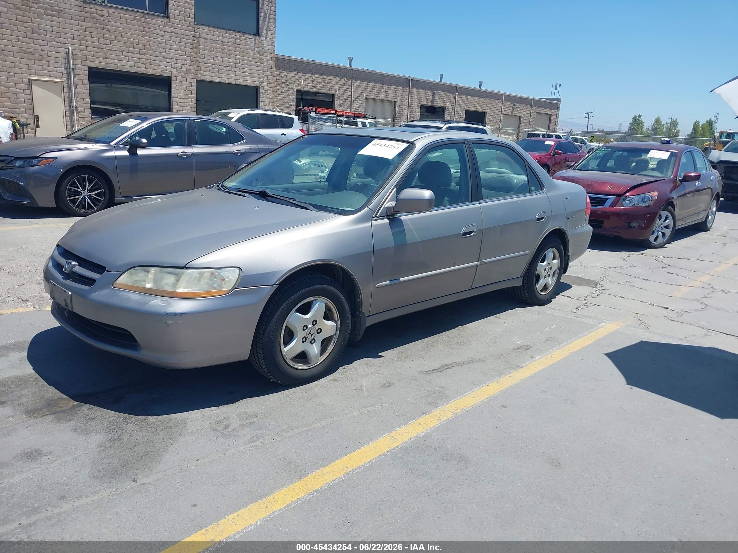 2000 Honda Accord 3.0 Ex Gray vin: 1HGCG1659YA077121