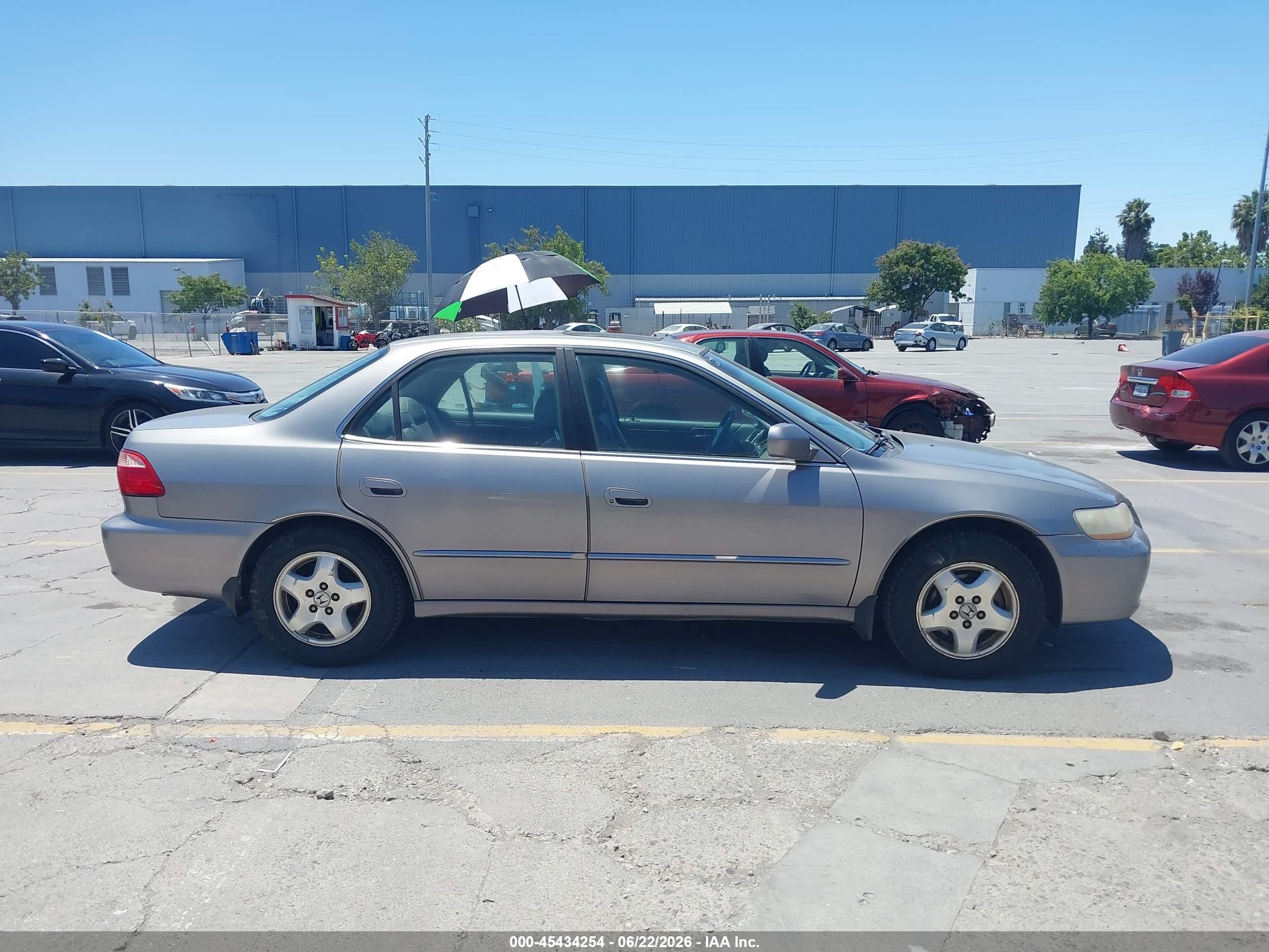 2000 Honda Accord 3.0 Ex Gray vin: 1HGCG1659YA077121