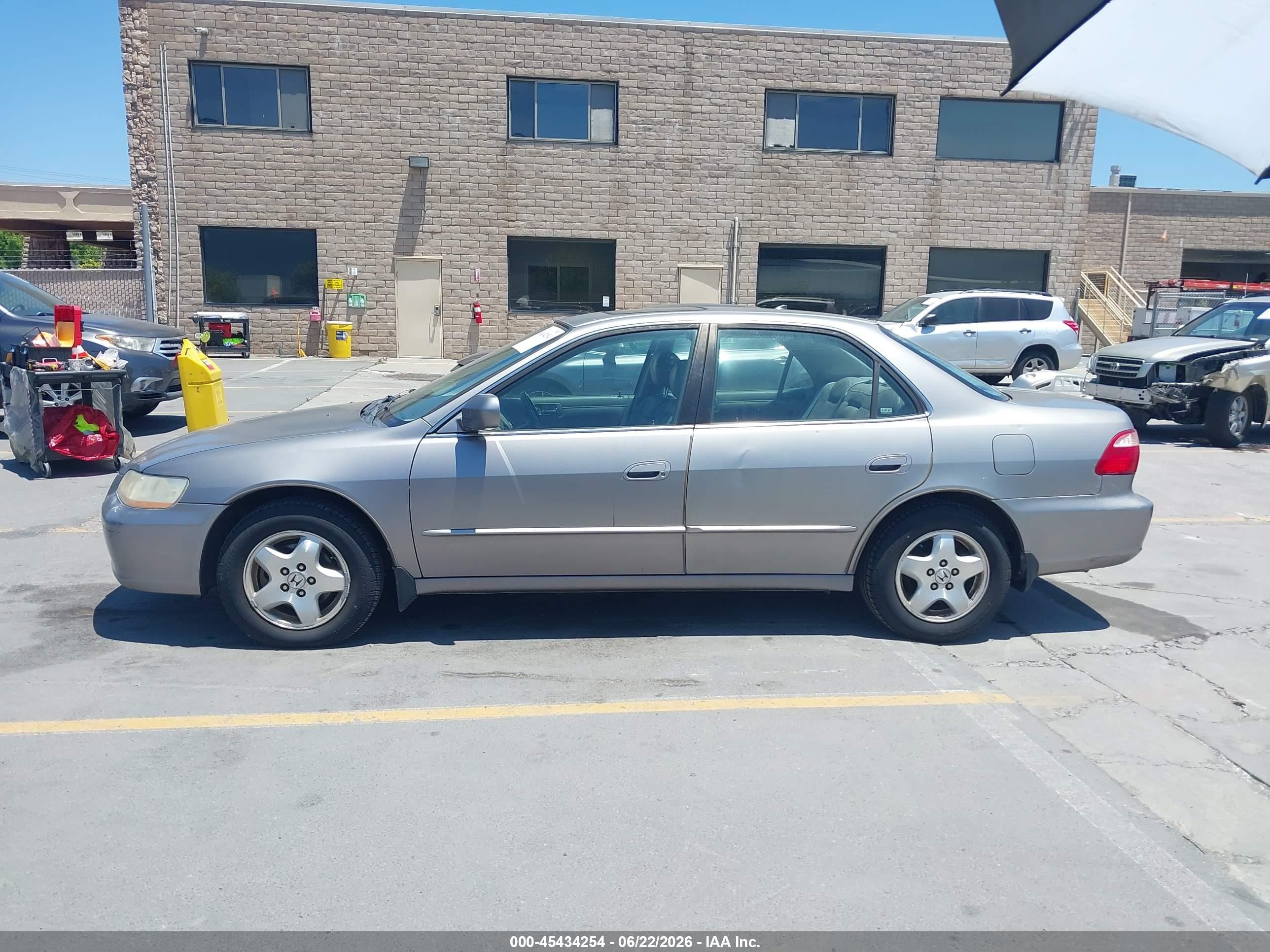 2000 Honda Accord 3.0 Ex Gray vin: 1HGCG1659YA077121