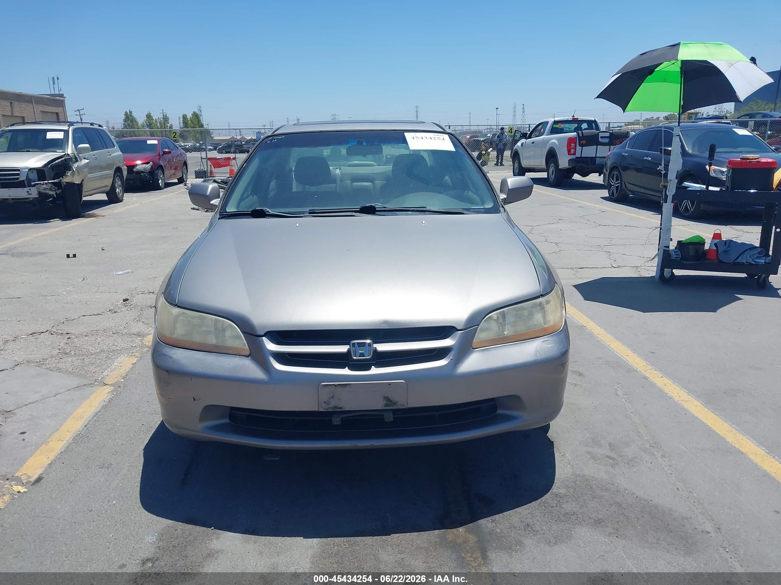 2000 Honda Accord 3.0 Ex Gray vin: 1HGCG1659YA077121