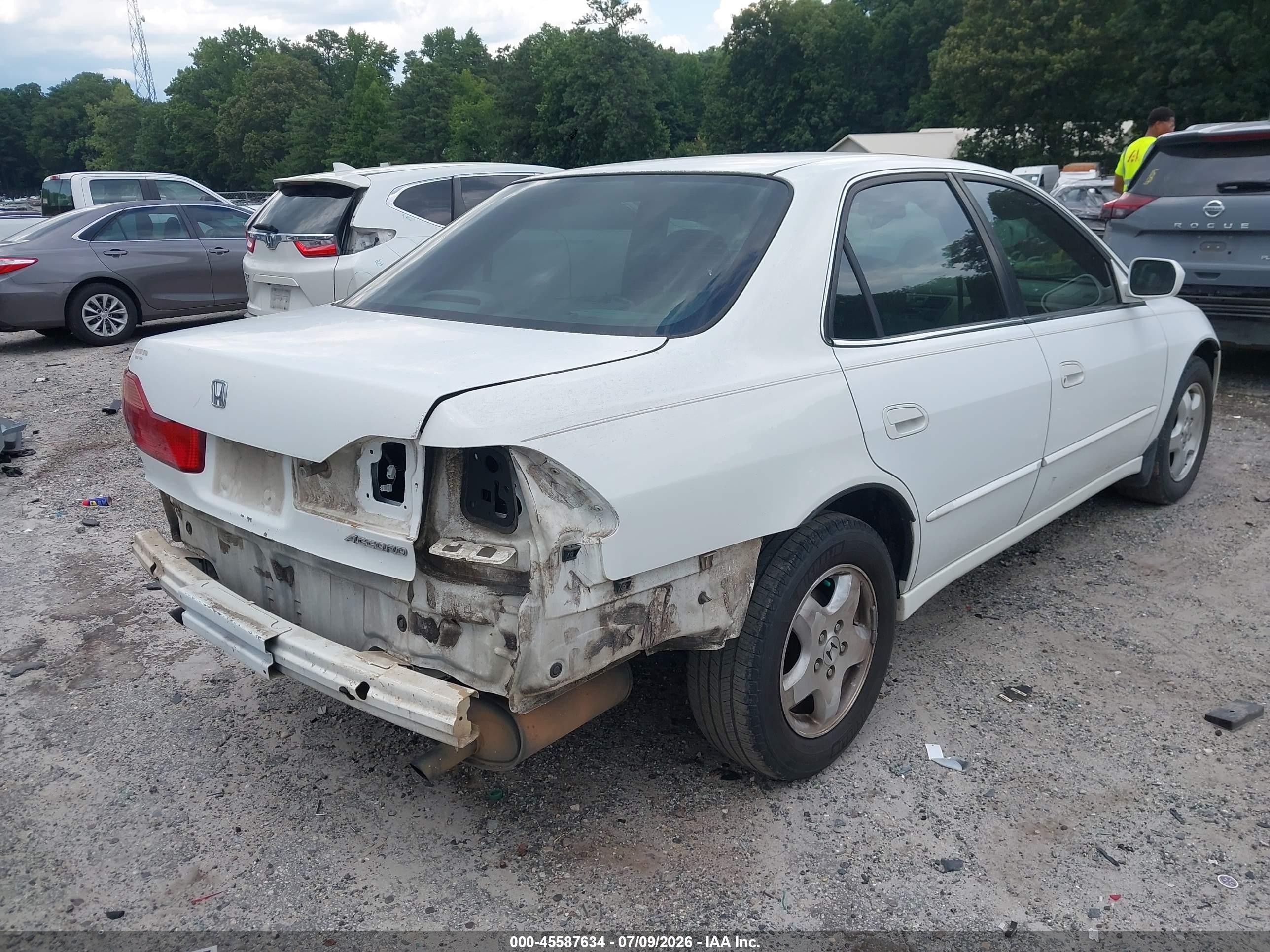 2000 Honda Accord 3.0 Ex White vin: 1HGCG1659YA085879